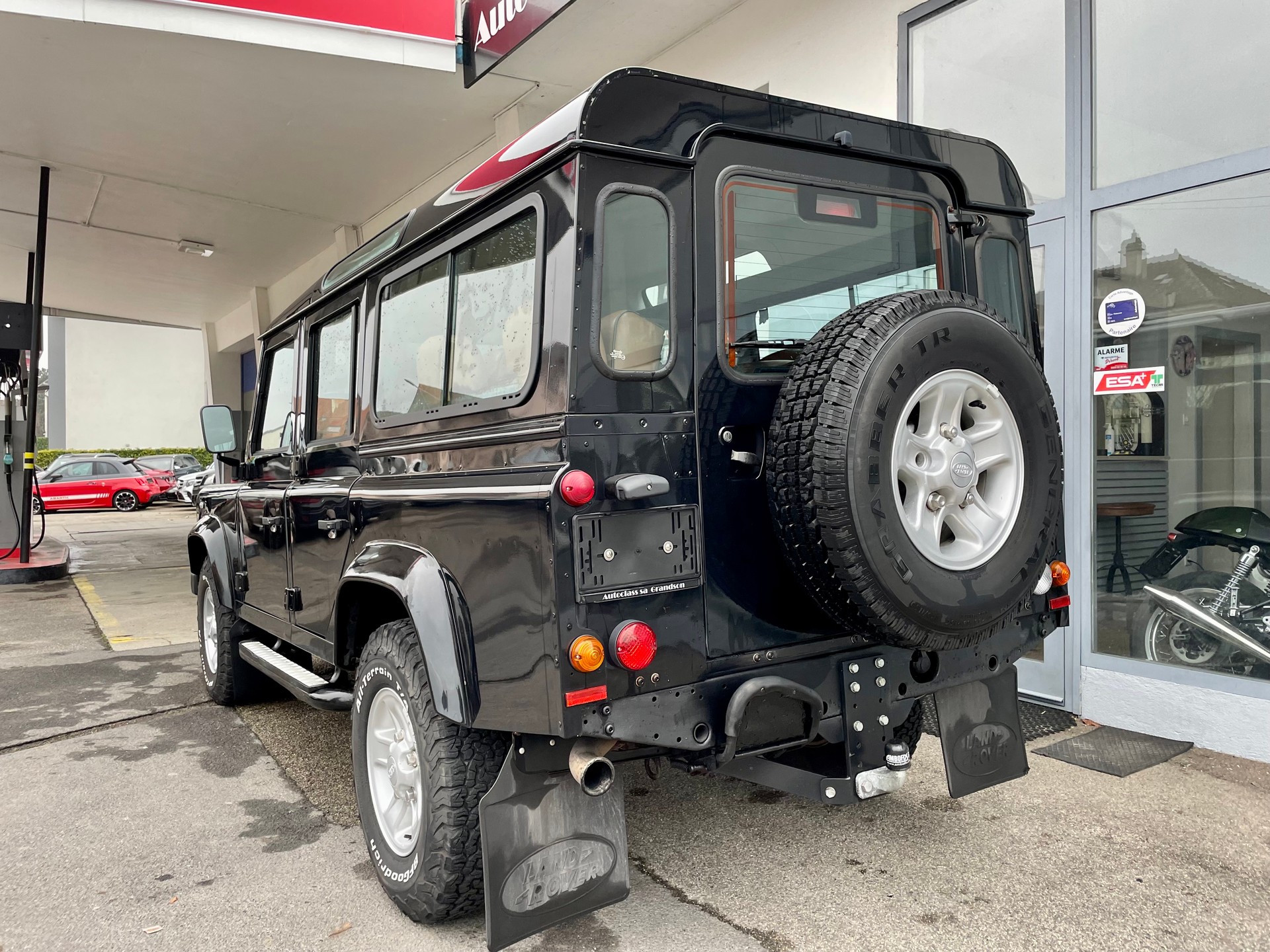 LAND ROVER Defender 110 SW 2.5 Td5 Black Edition-showroom-element-2