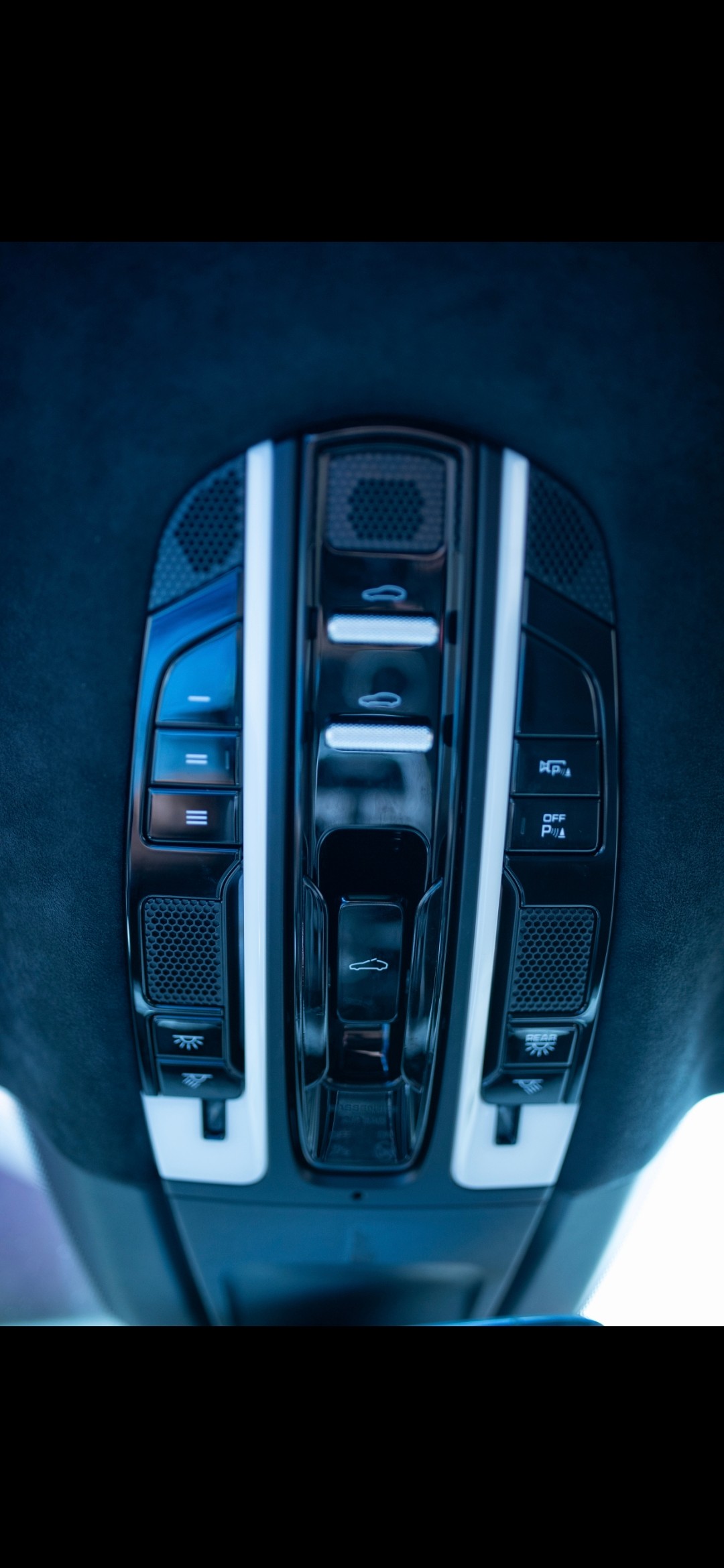 PORSCHE Panamera GTS V8 PDK (Akrapovic)-image-18