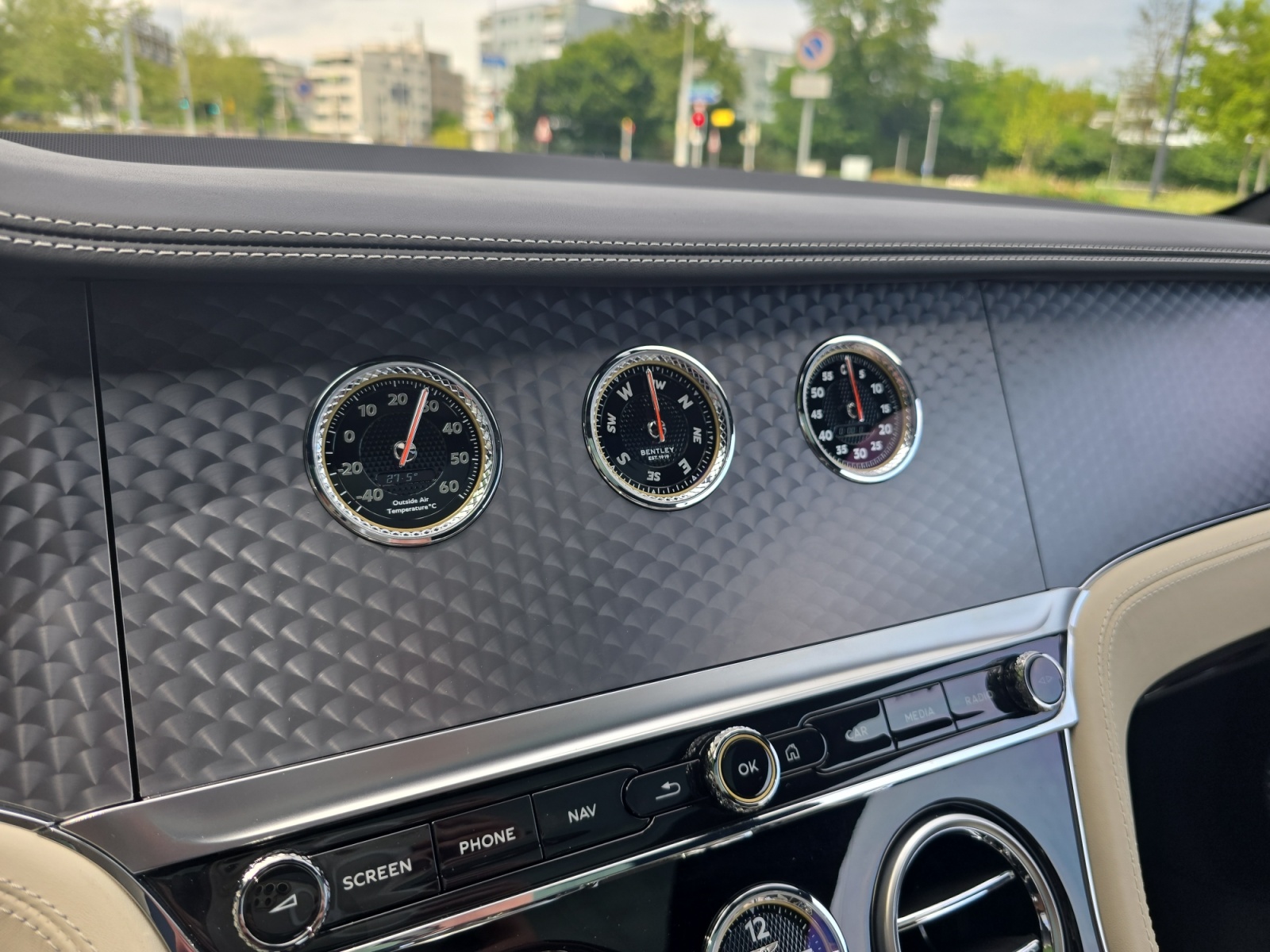 BENTLEY Continental GT V8 4.0 PHEV 680 PS/ 1.9 % Leasing möglich-image-12