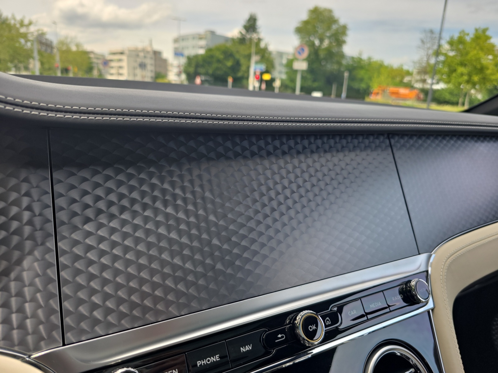 BENTLEY Continental GT V8 4.0 PHEV 680 PS/ 1.9 % Leasing möglich-image-13