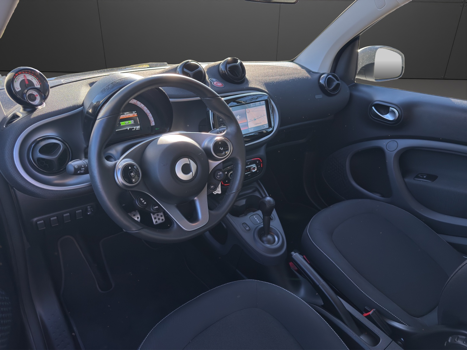 SMART Fortwo Coupé EQ-image-8