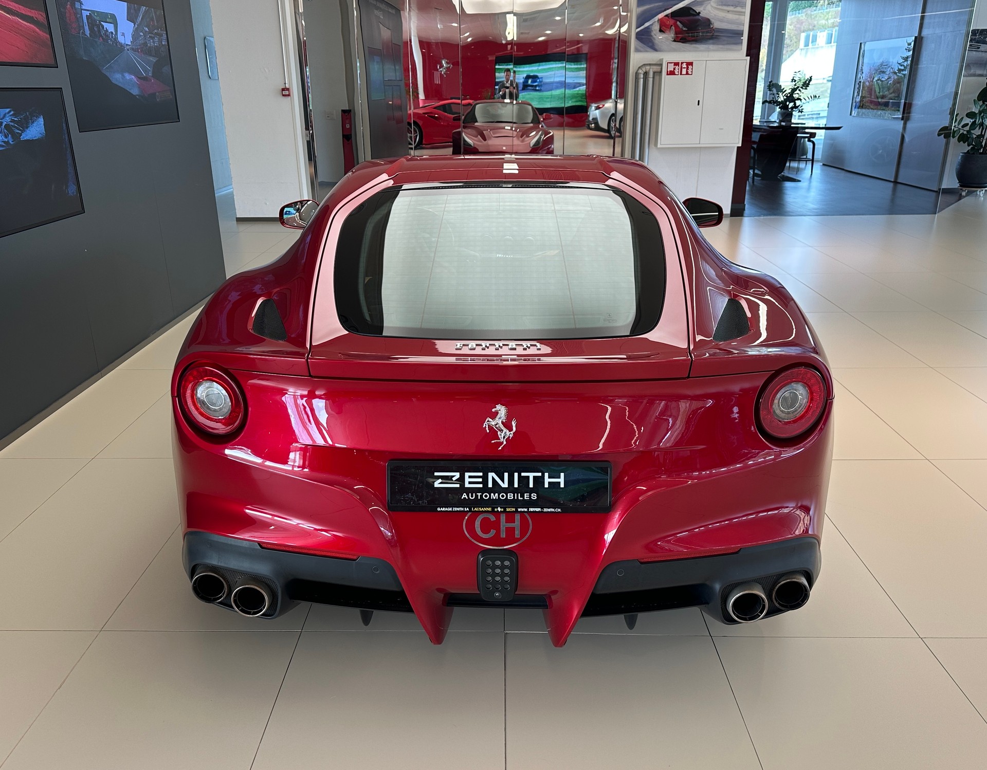 FERRARI F12 Berlinetta-image-5