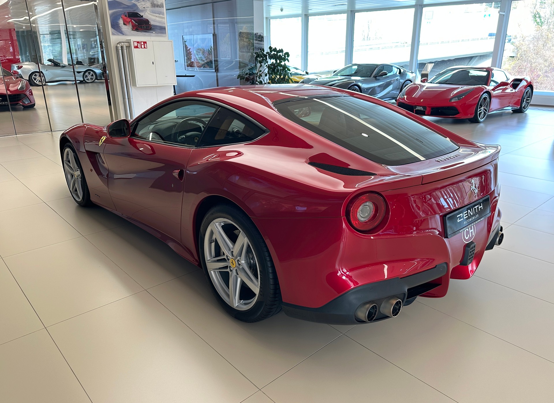 FERRARI F12 Berlinetta-image-6