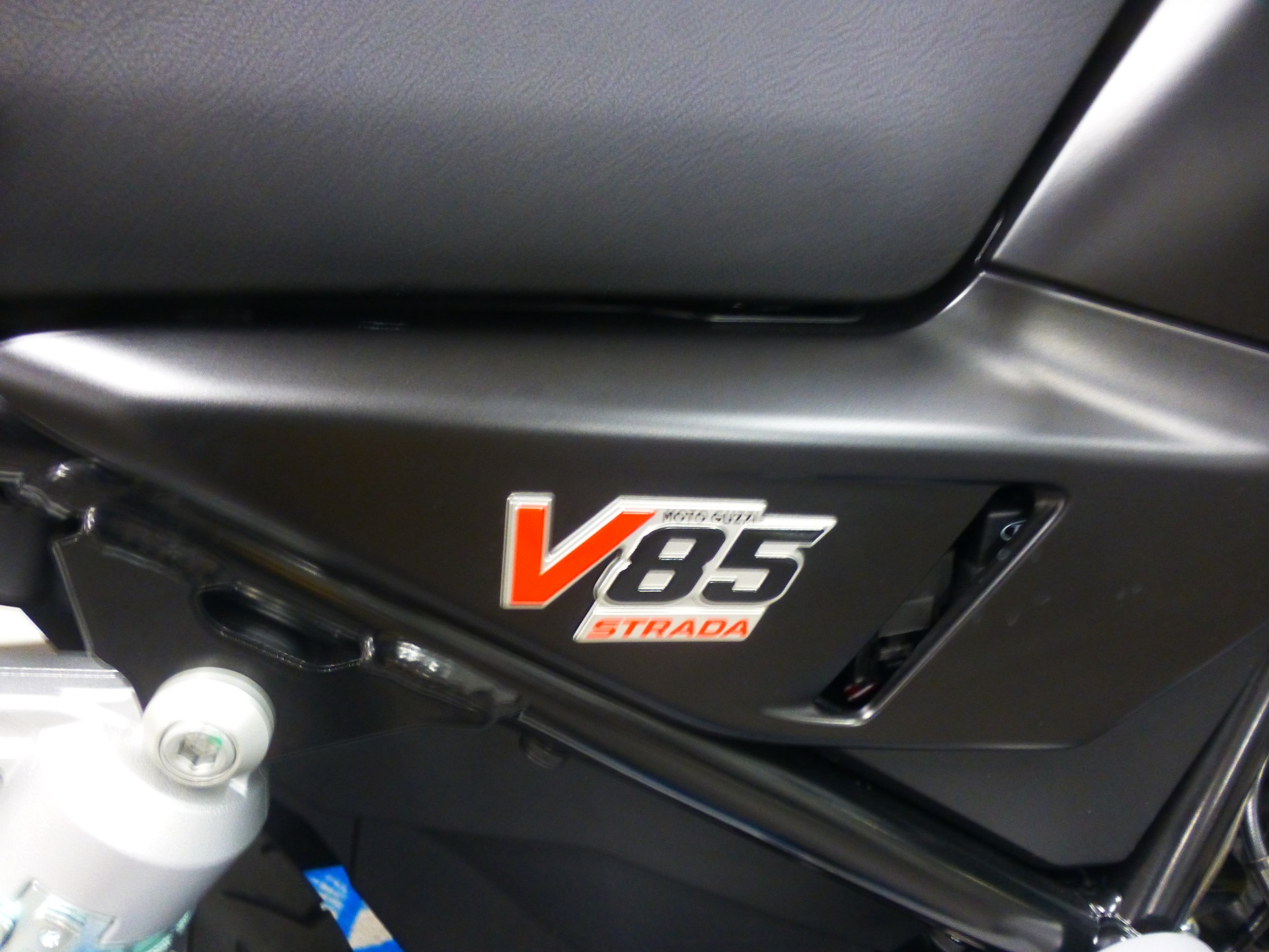 MOTO GUZZI V85 TT Strada E5+ 35KW-image-1