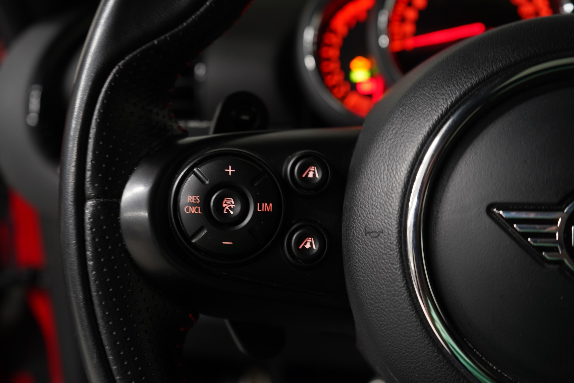 MINI Clubman Cooper John Cooper Works ALL4 Steptronic-image-13