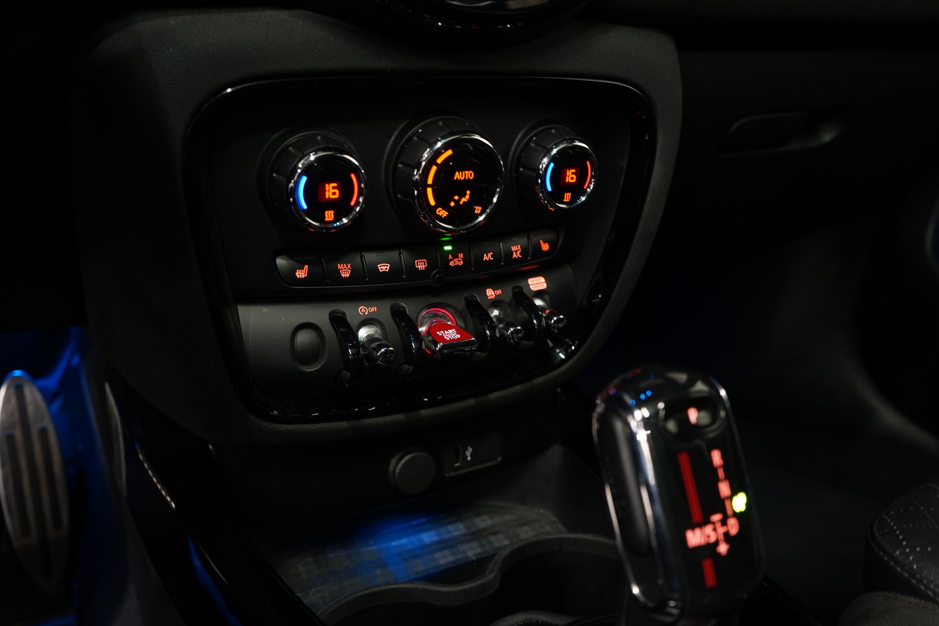 MINI Clubman Cooper John Cooper Works ALL4 Steptronic-image-18