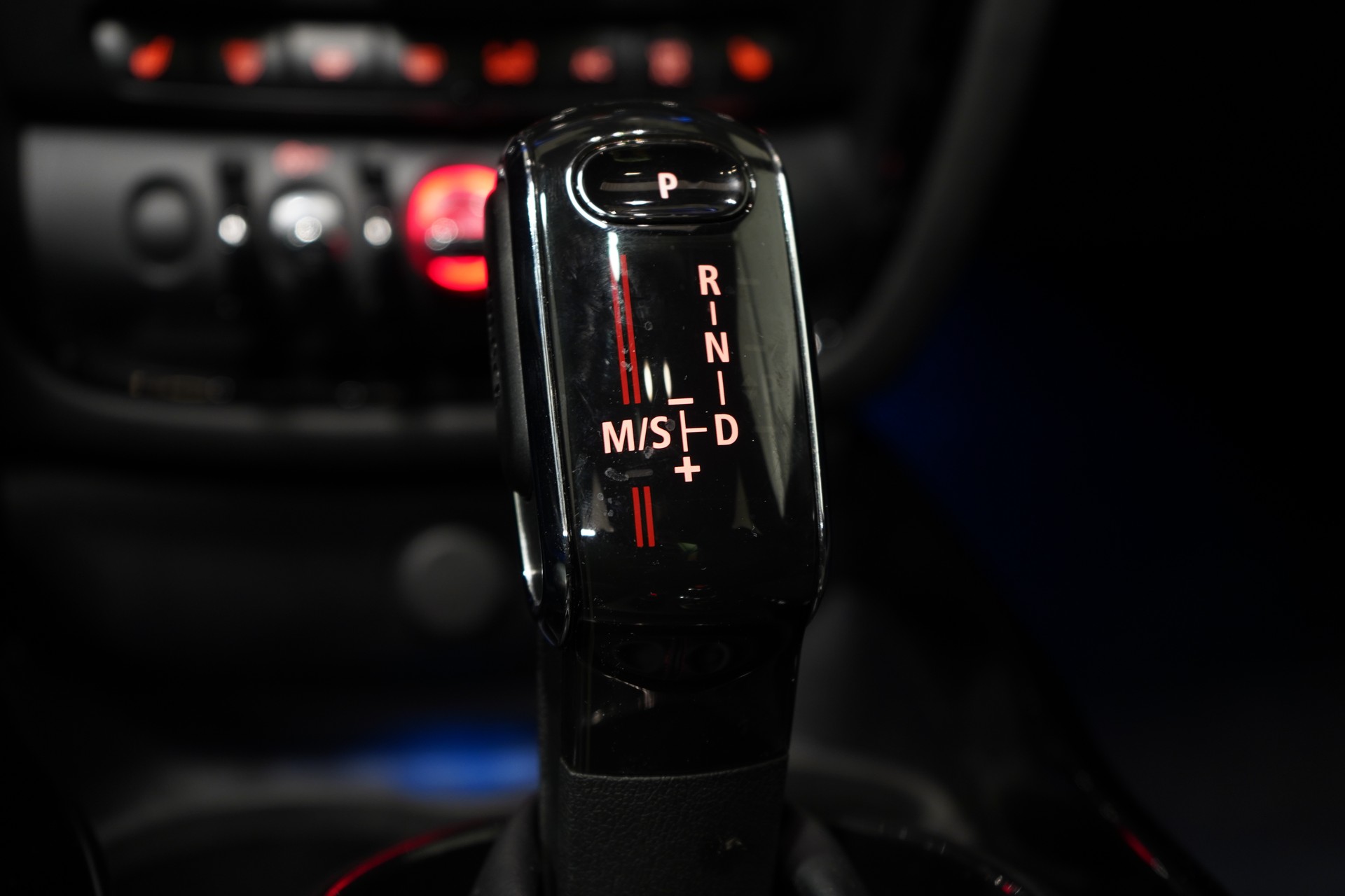 MINI Clubman Cooper John Cooper Works ALL4 Steptronic-image-22