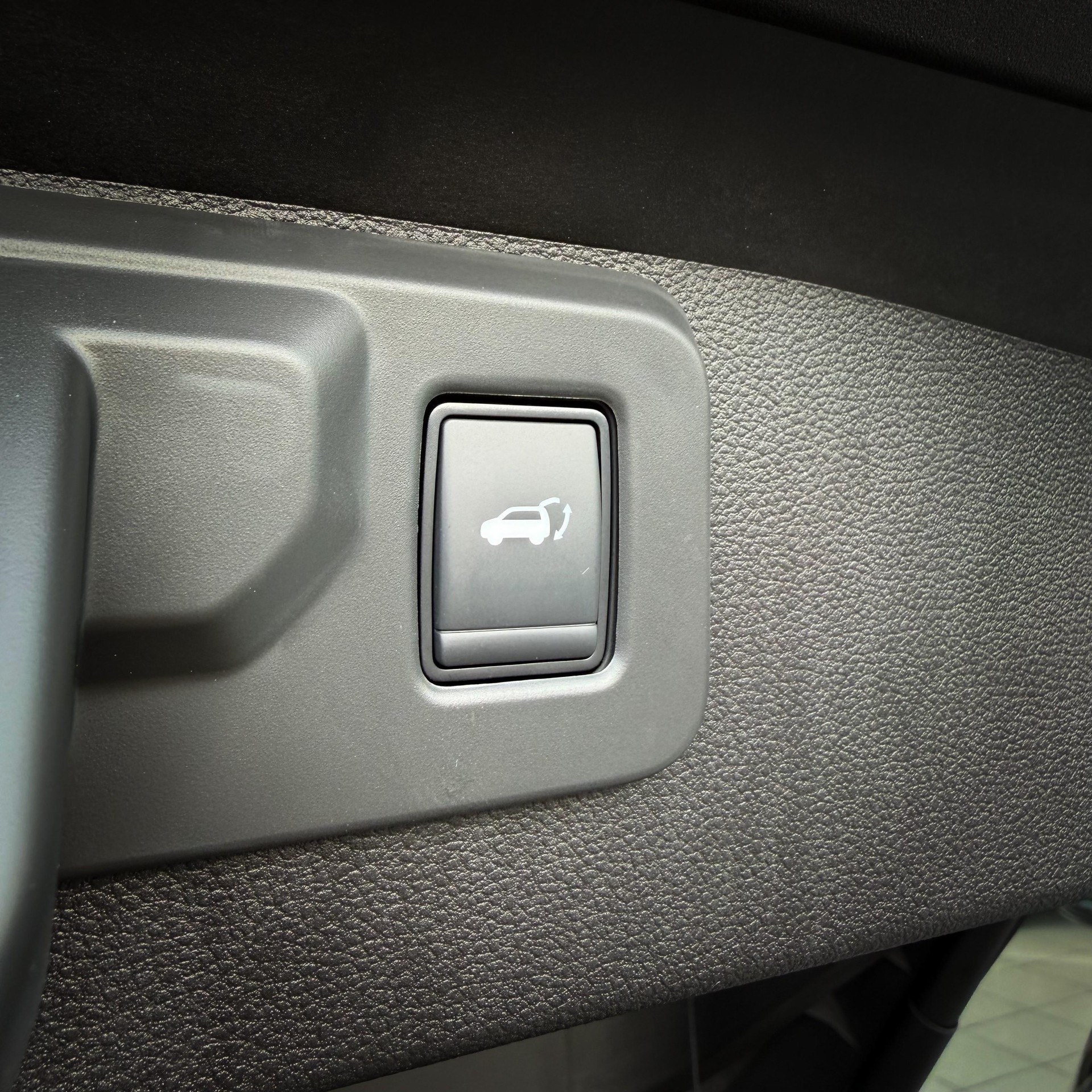 MITSUBISHI Grandis 1.8 HEV Instyle-image-12