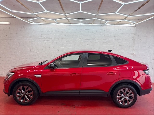 RENAULT ARKANA 1.3 TCe MHEV Evolution-showroom-element-3