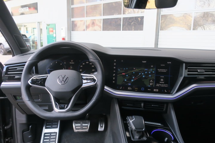 VW Touareg 3.0 TDI R-Line Tiptronic-image-8