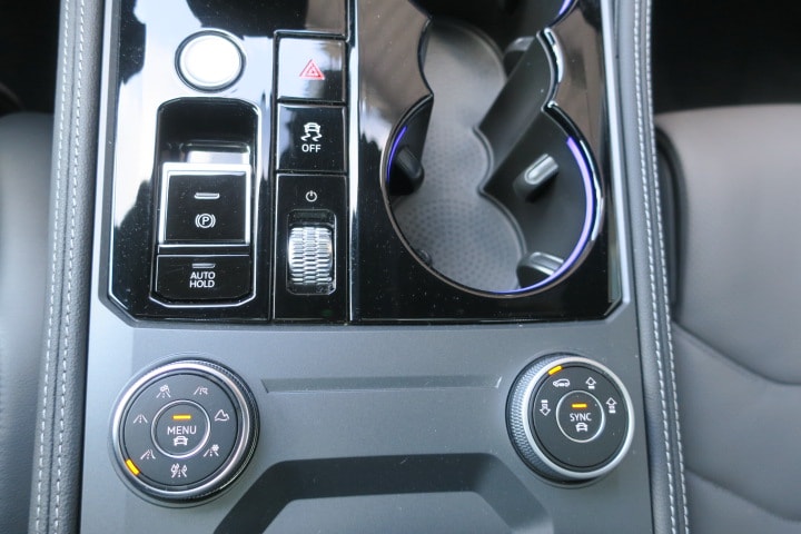 VW Touareg 3.0 TDI R-Line Tiptronic-image-15