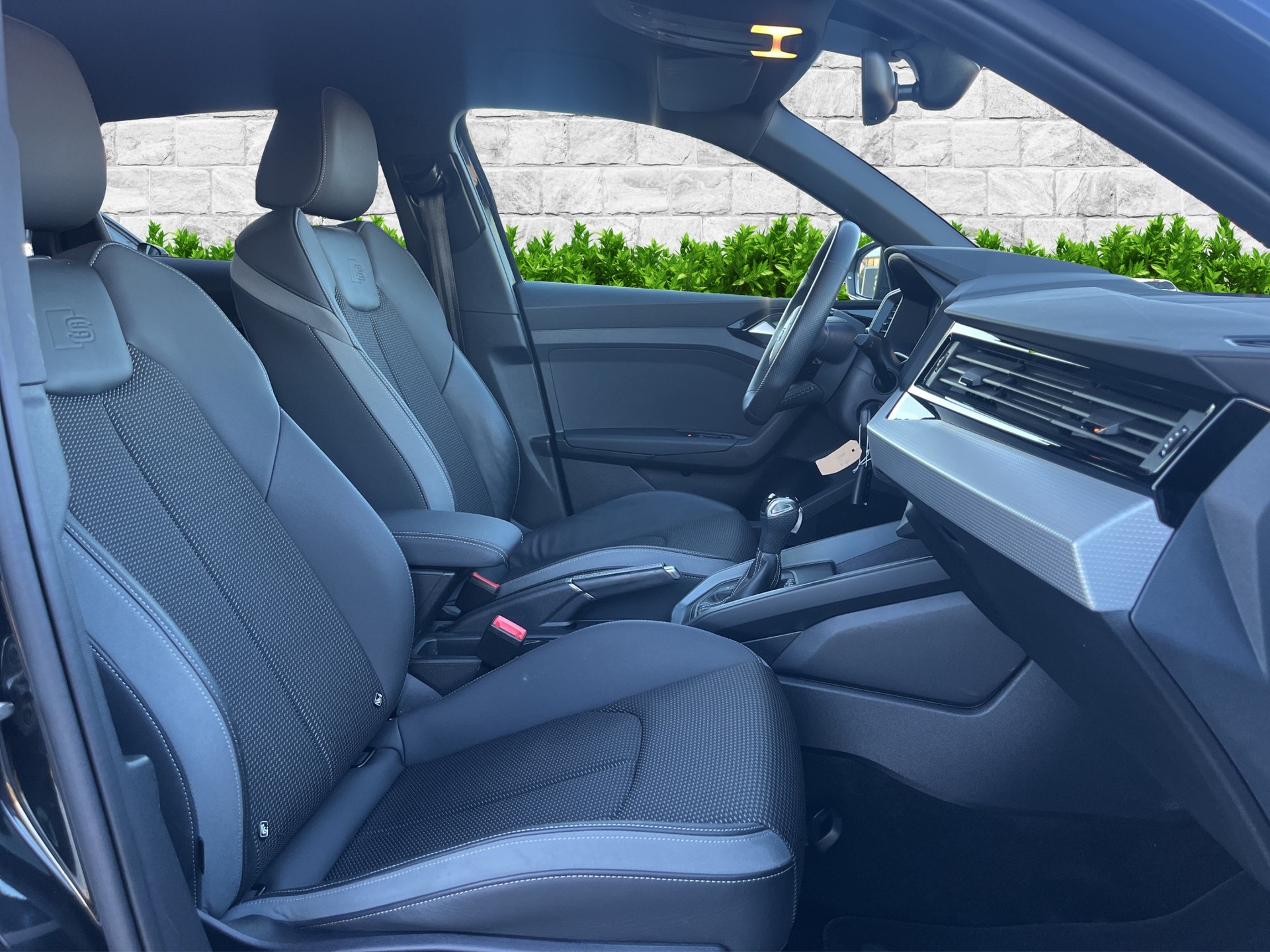 AUDI A1 Sportback 30 TFSI S-tronic S-Line-image-16