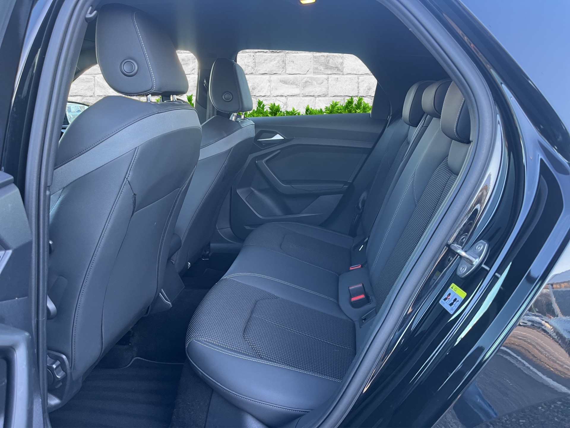 AUDI A1 Sportback 30 TFSI S-tronic S-Line-image-17