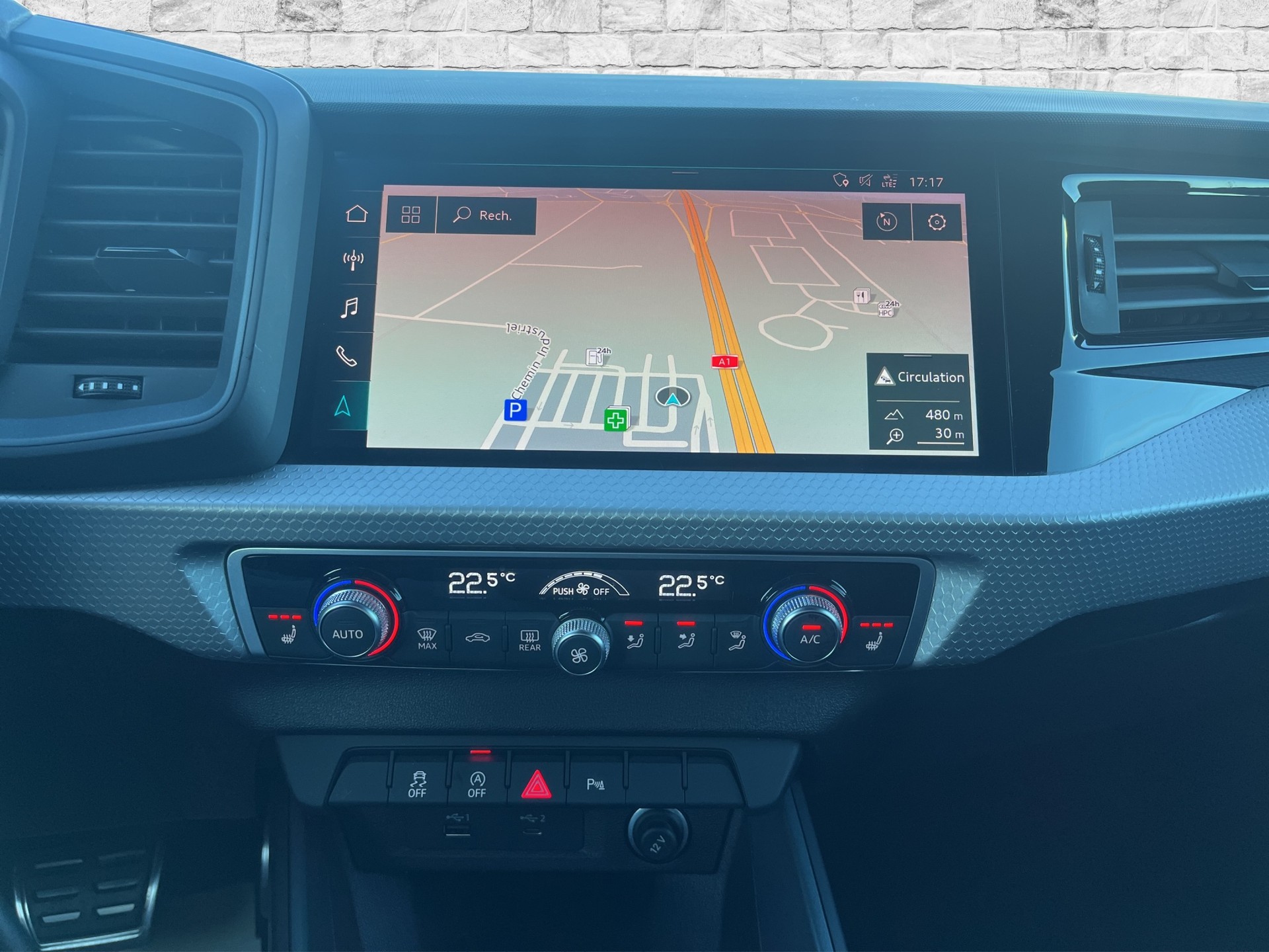 AUDI A1 Sportback 30 TFSI S-tronic S-Line-image-11