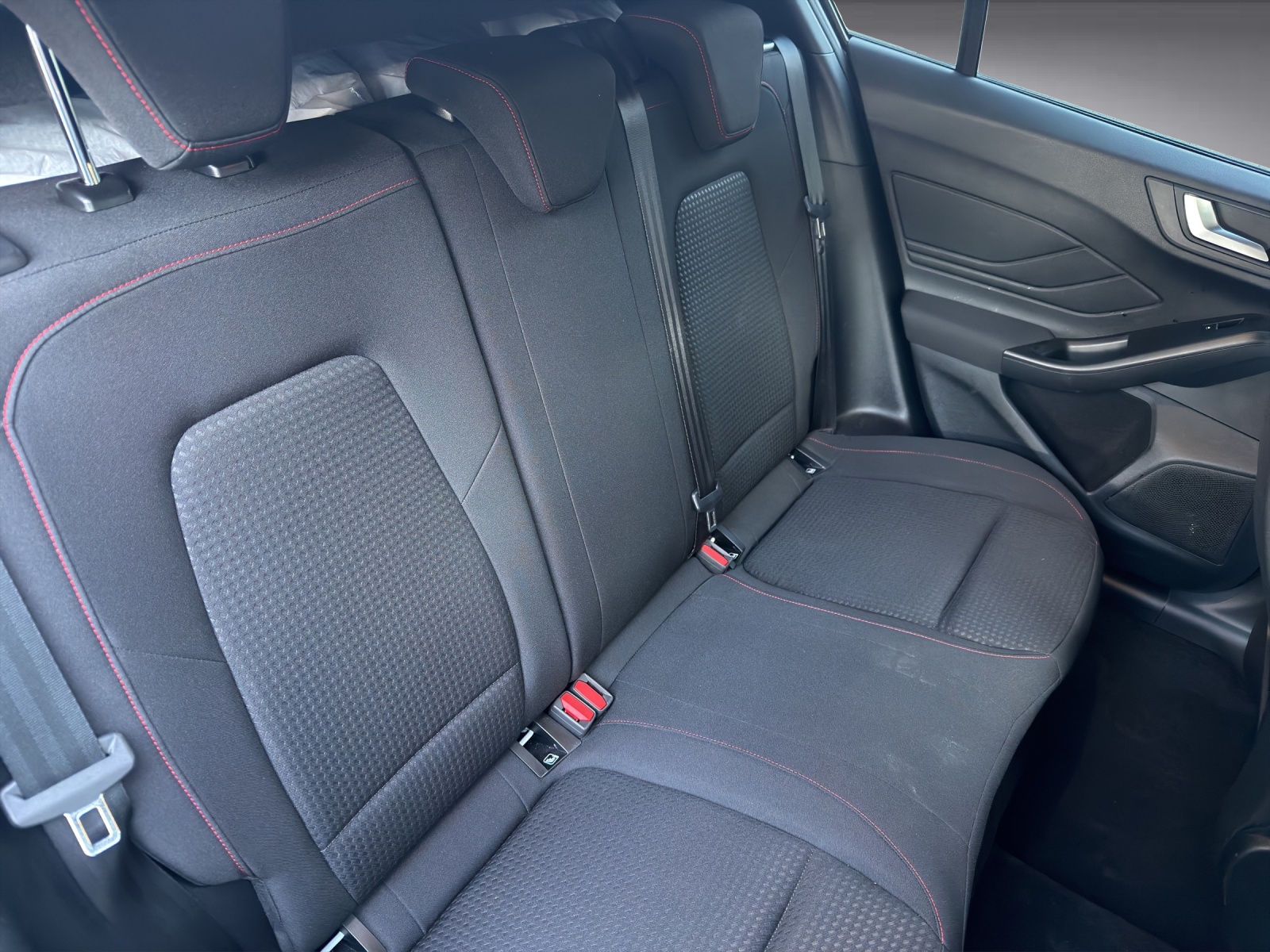 FORD Focus 1.0i EcoB Hybrid 125 ST-Line-image-15