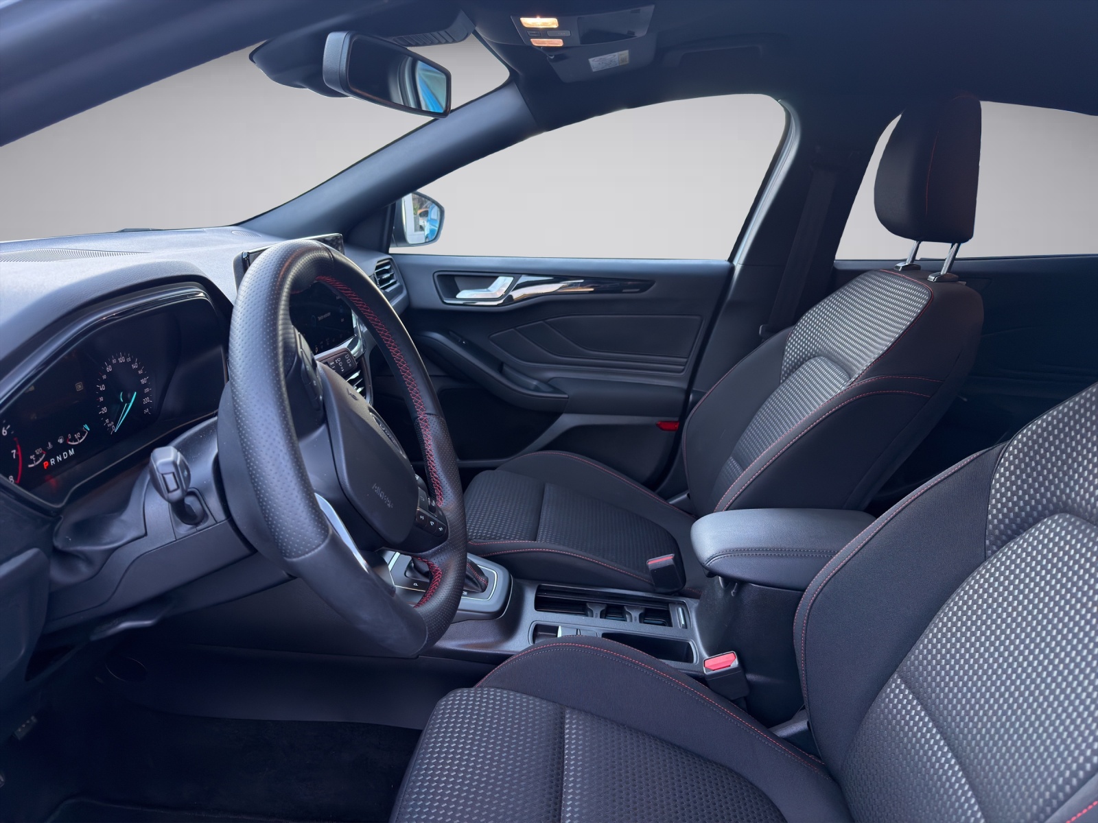 FORD Focus 1.0i EcoB Hybrid 125 ST-Line-image-9