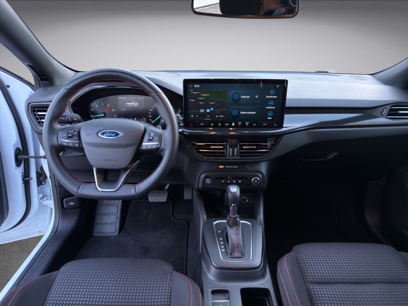 FORD Focus 1.0i EcoB Hybrid 125 ST-Line-image-11