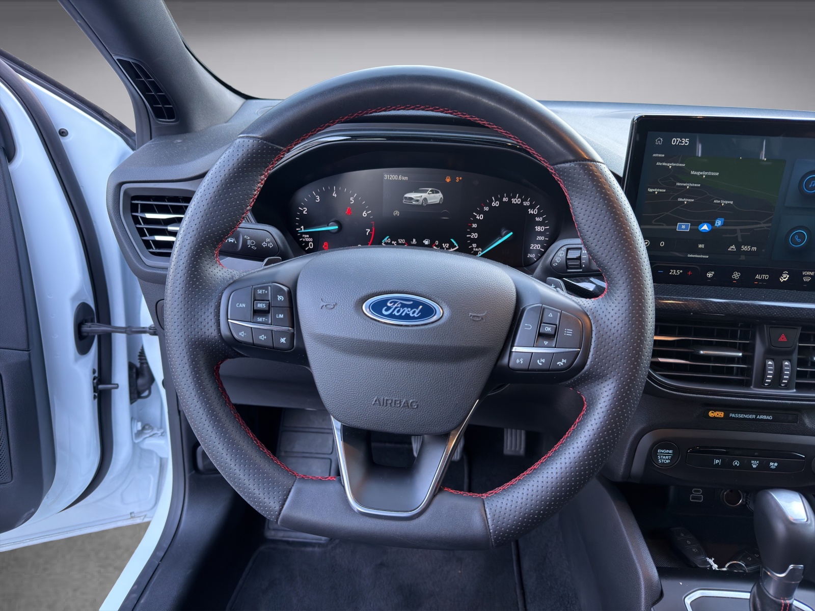 FORD Focus 1.0i EcoB Hybrid 125 ST-Line-image-10