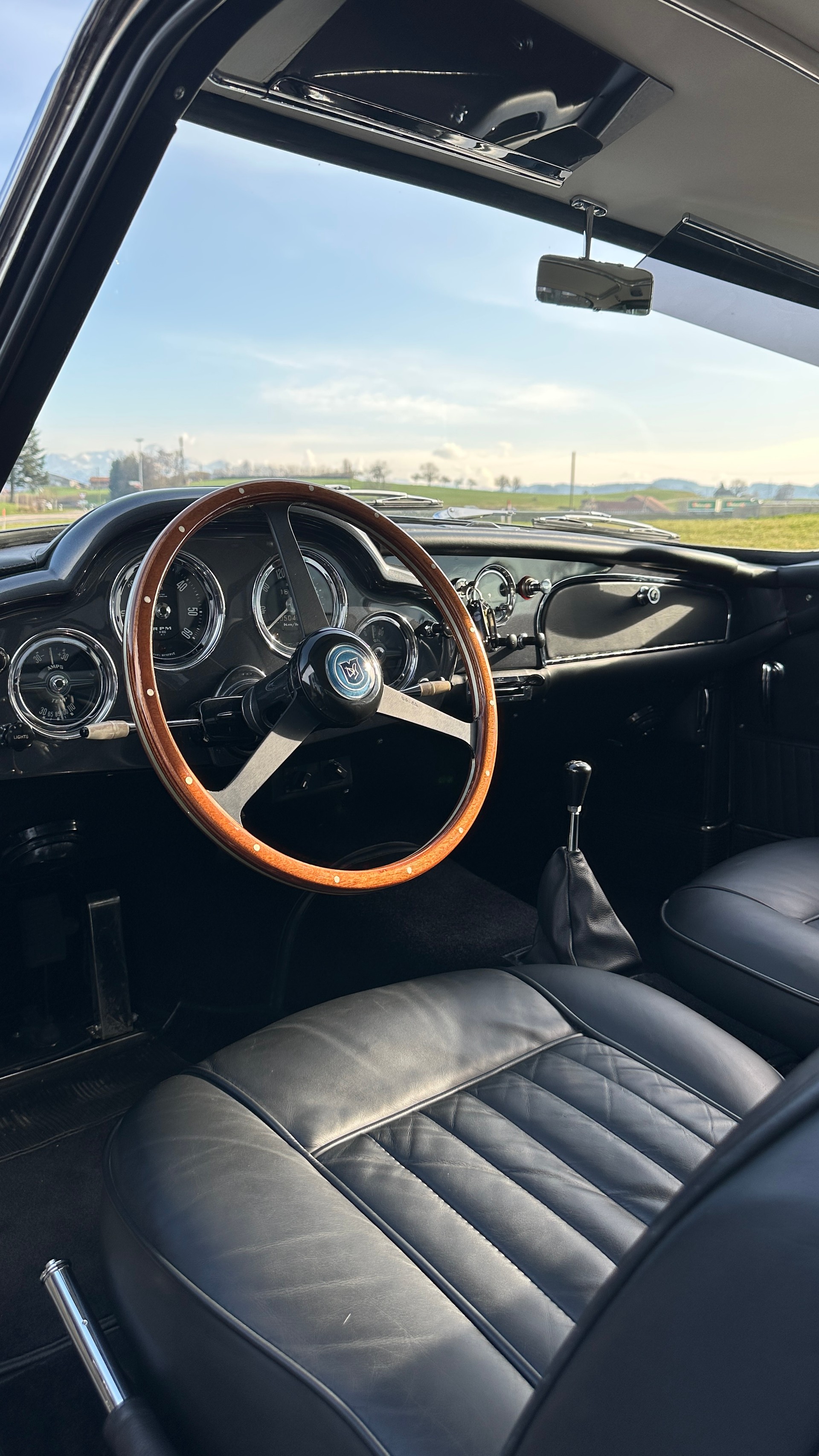 ASTON MARTIN DB4 Serie 1-image-15