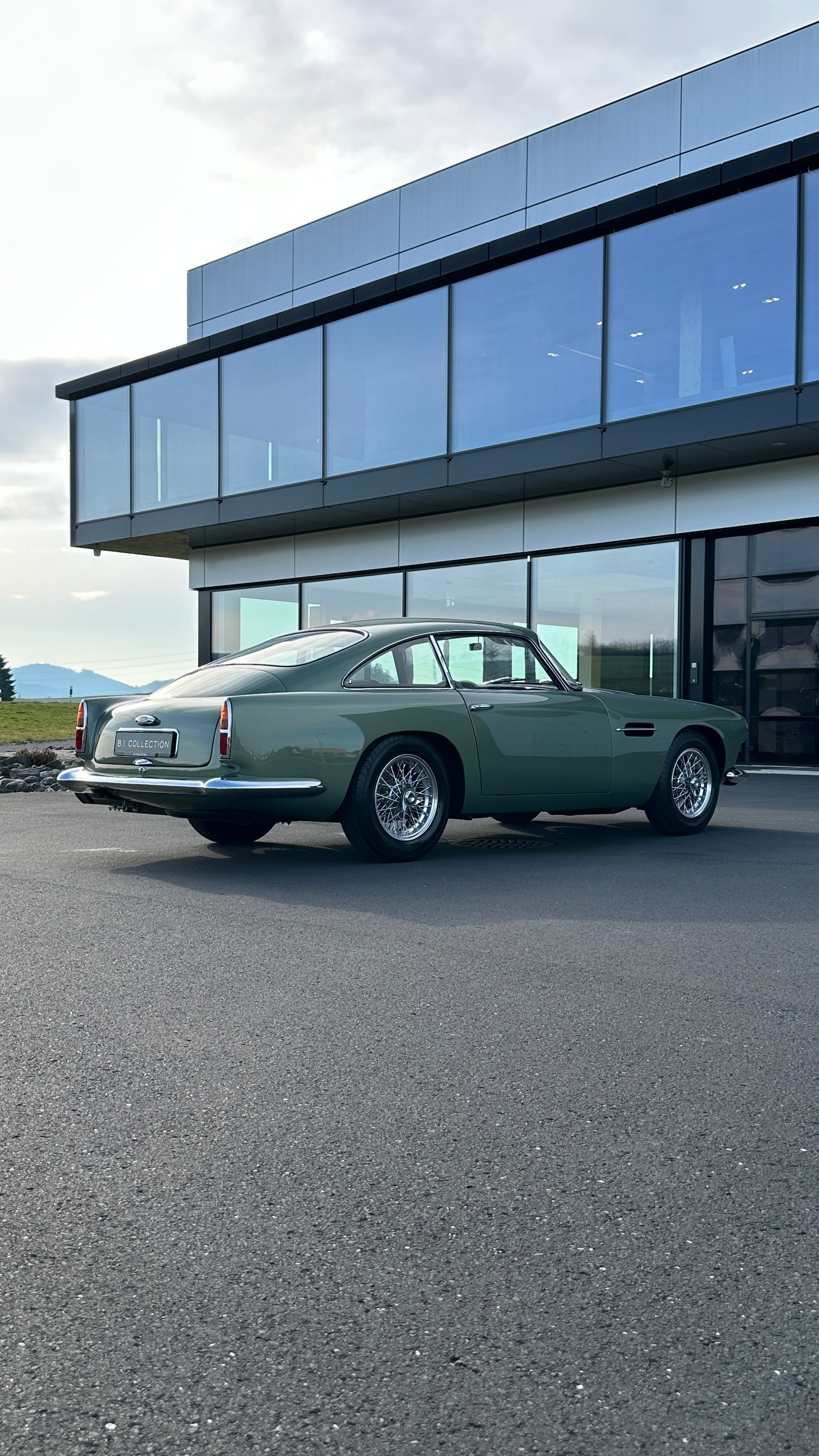 ASTON MARTIN DB4 Serie 1-image-4