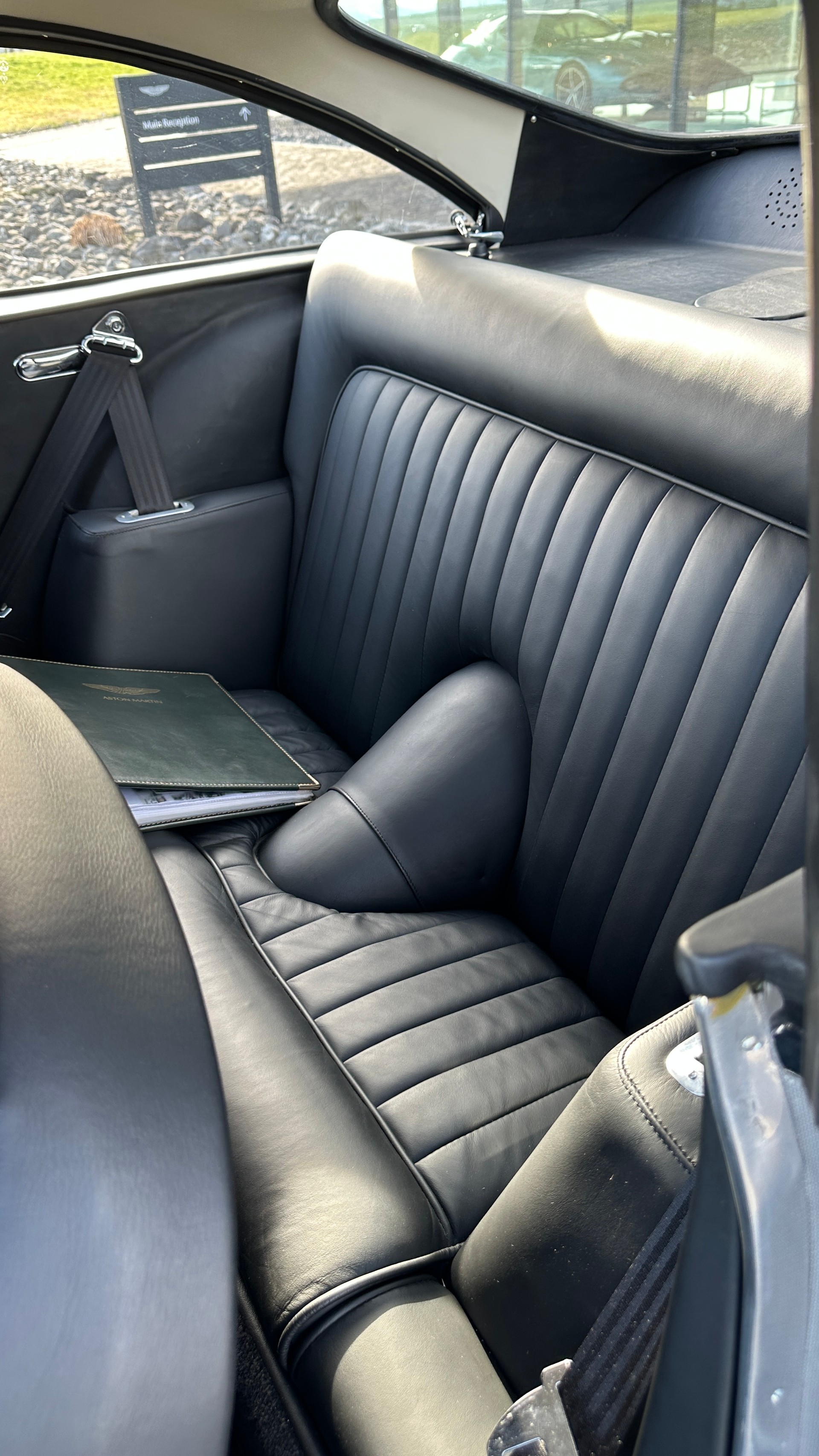 ASTON MARTIN DB4 Serie 1-image-18