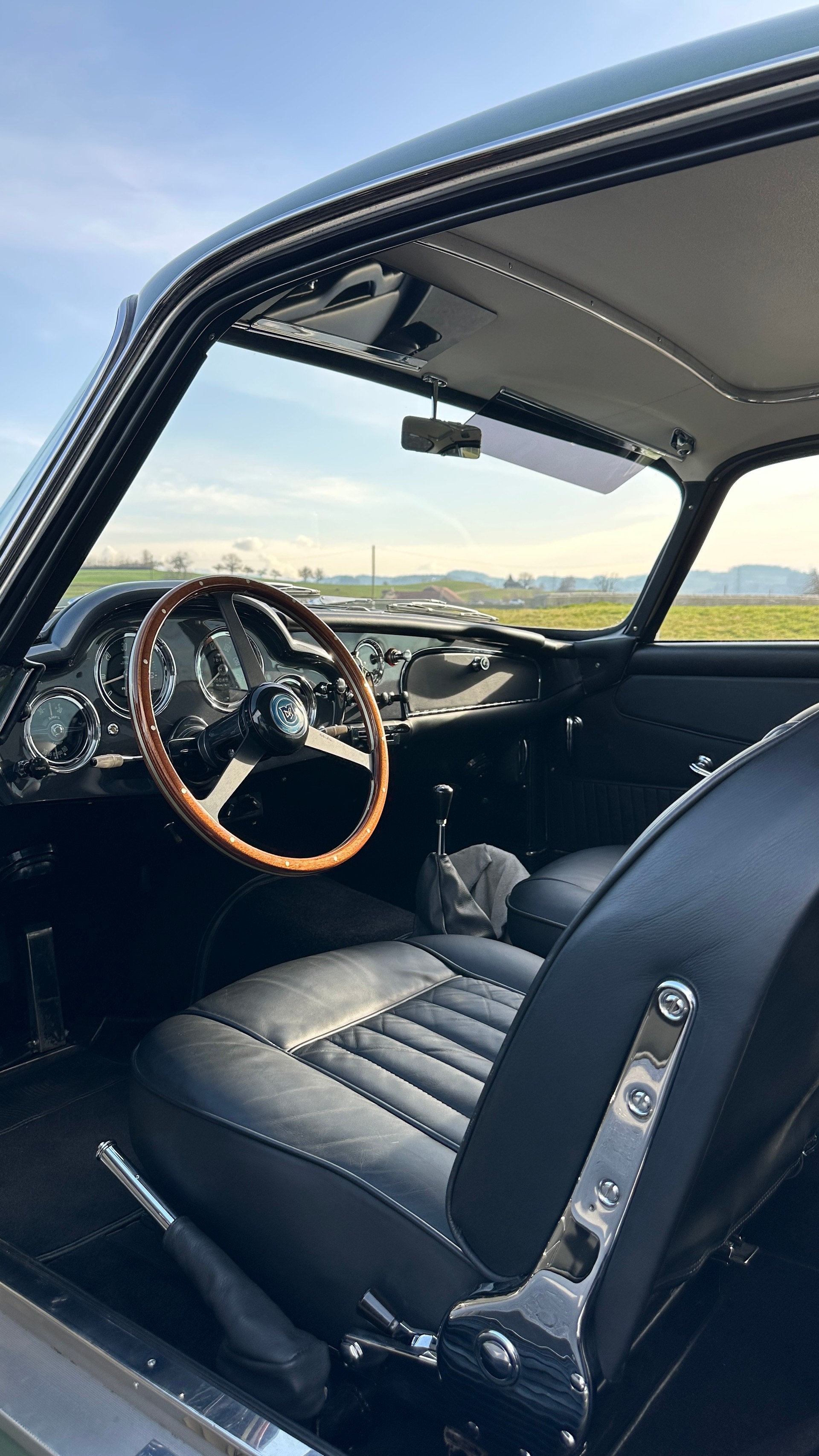 ASTON MARTIN DB4 Serie 1-image-12