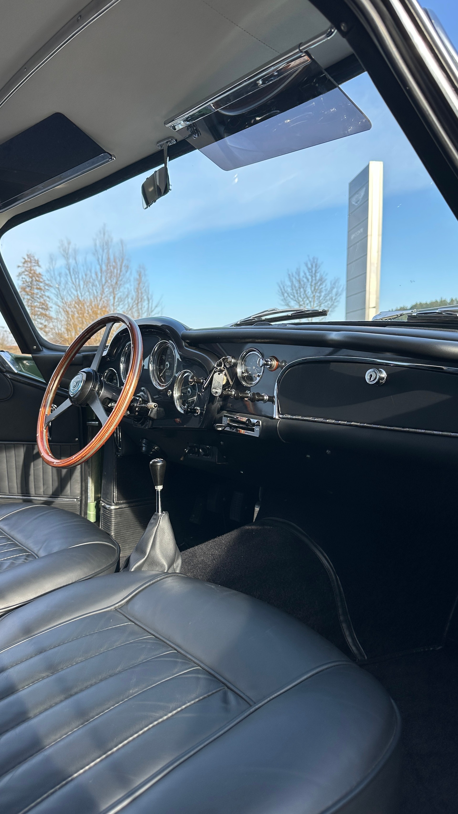 ASTON MARTIN DB4 Serie 1-image-13