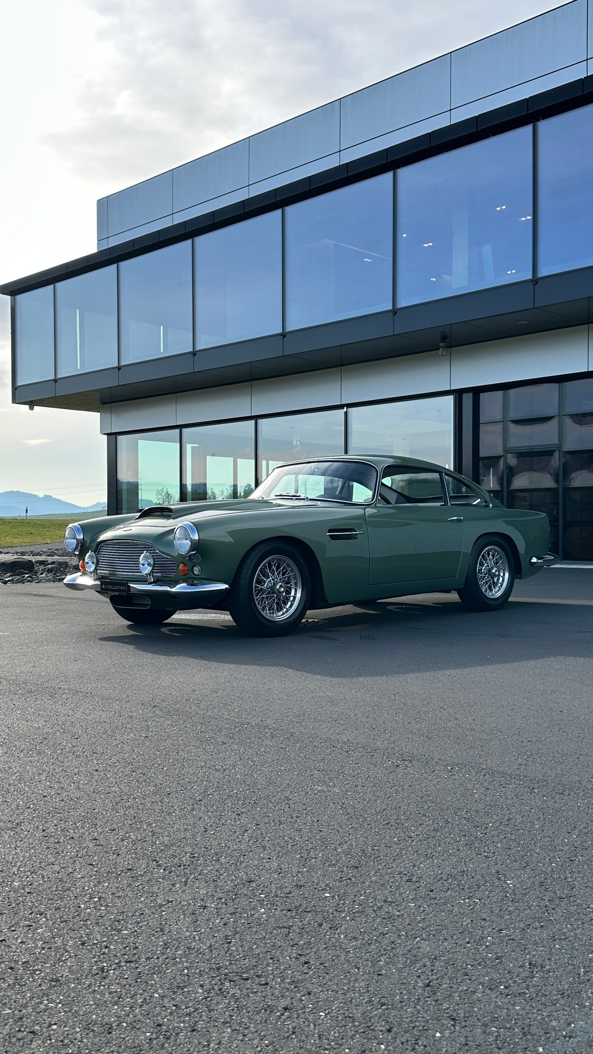 ASTON MARTIN DB4 Serie 1-image-10