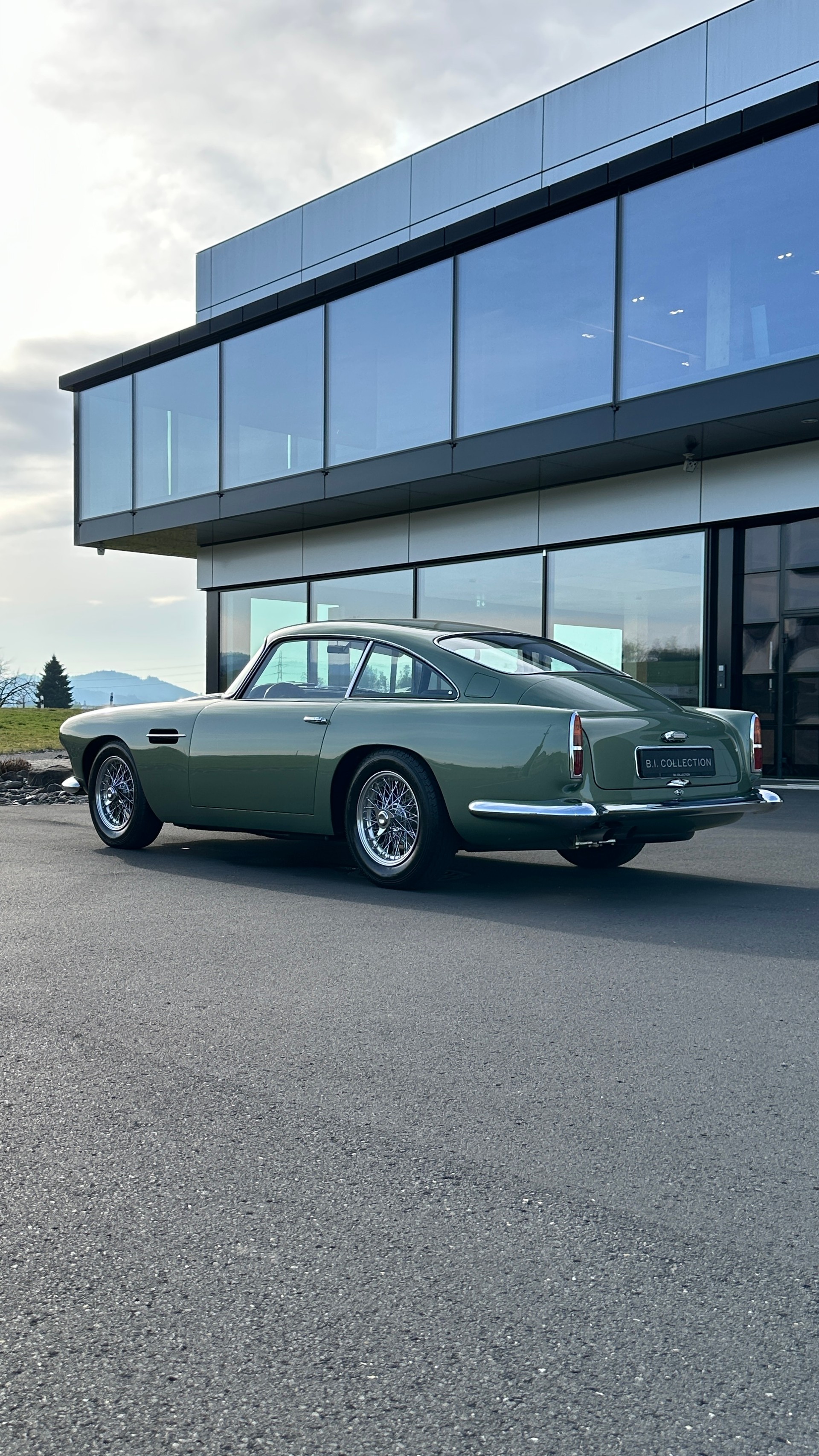 ASTON MARTIN DB4 Serie 1-showroom-element-2