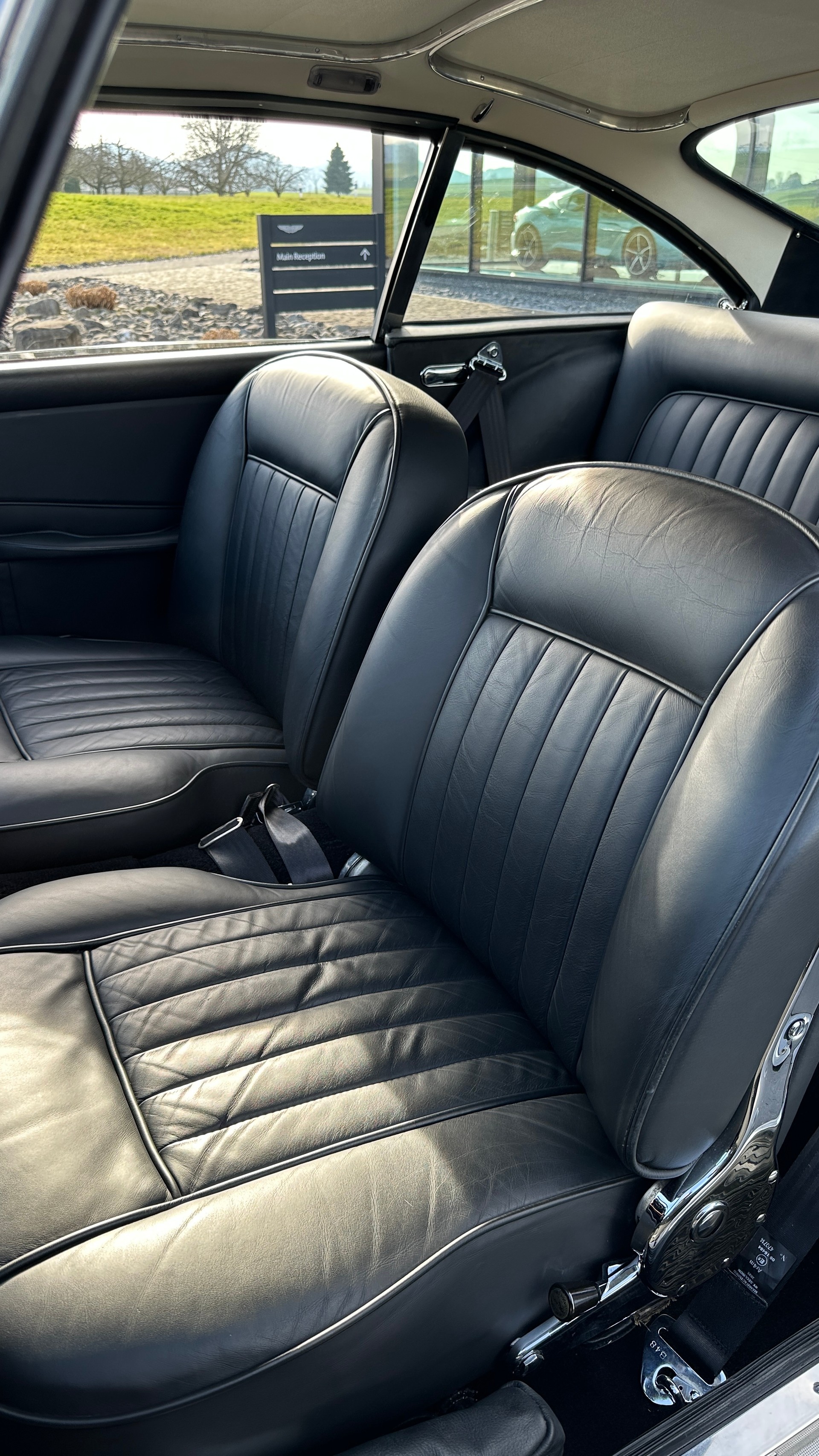 ASTON MARTIN DB4 Serie 1-image-17