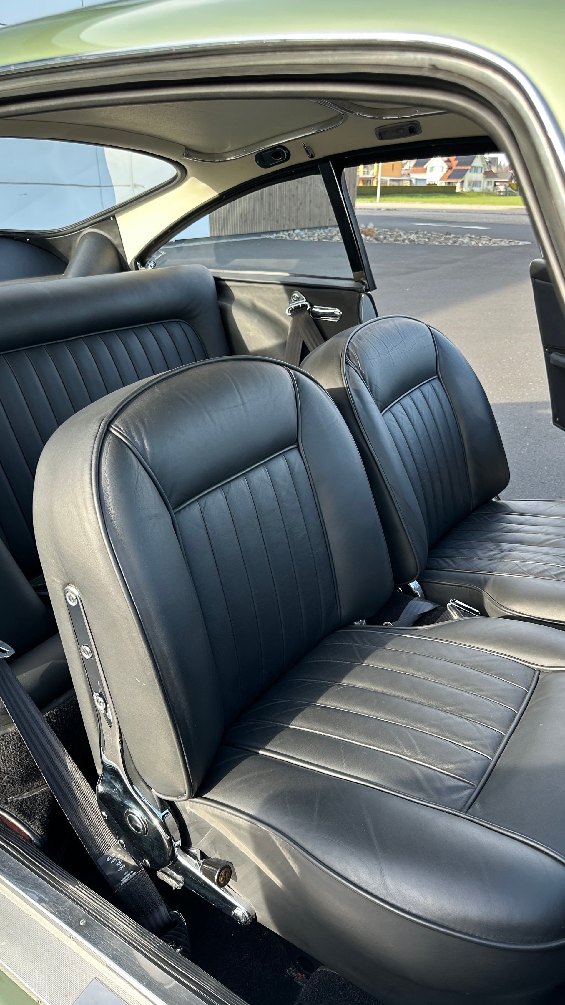 ASTON MARTIN DB4 Serie 1-image-16
