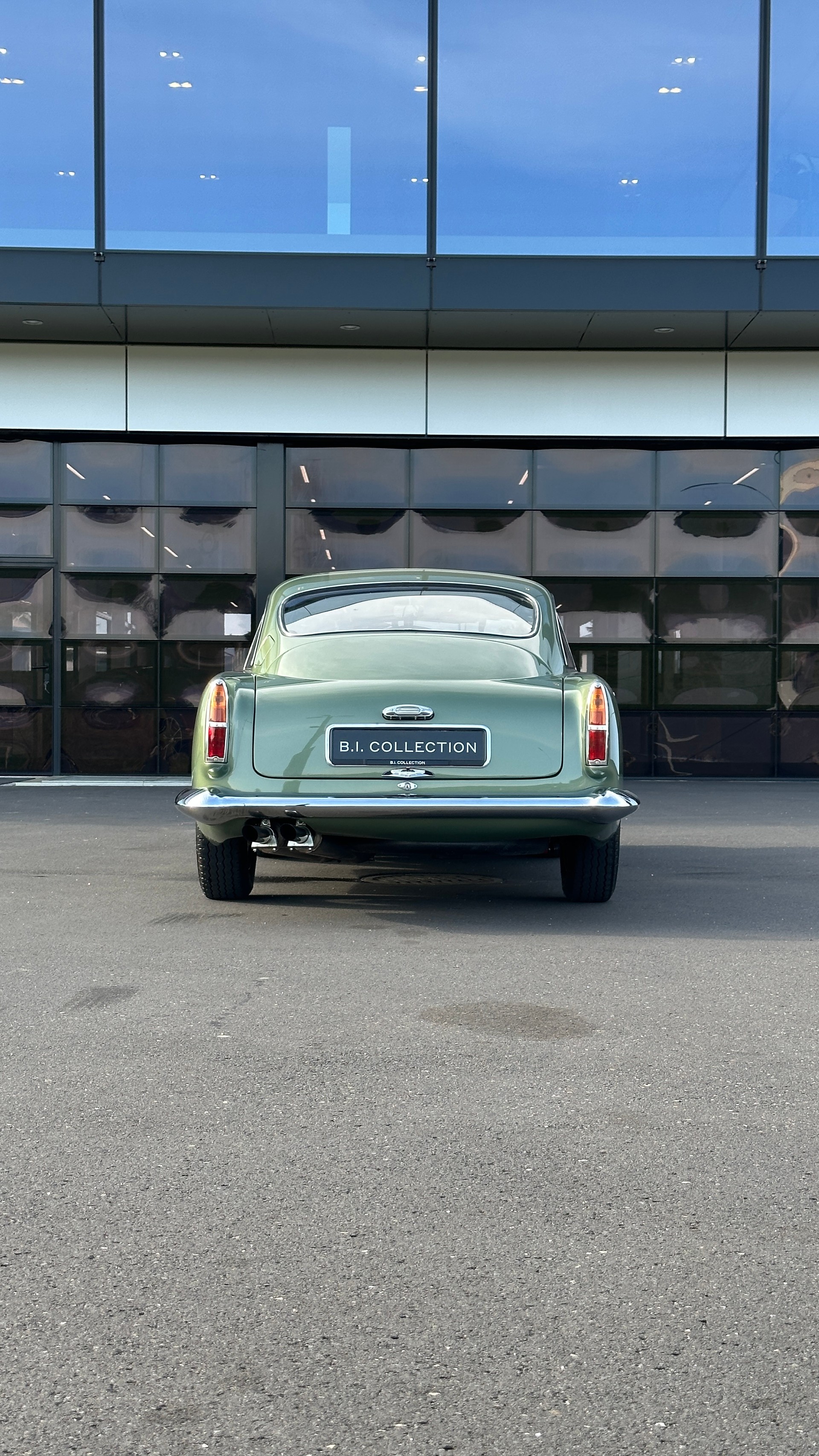 ASTON MARTIN DB4 Serie 1-image-5