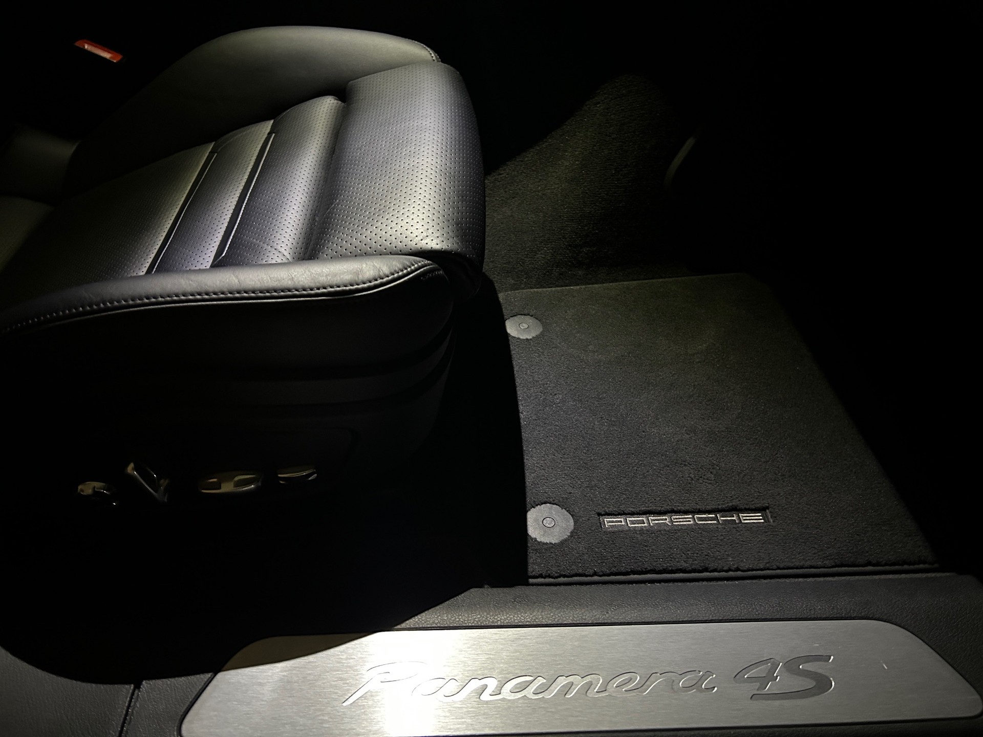PORSCHE Panamera 4S Sport Turismo PDK*CH Fahrzeug*Schiebedach*Sportauspuff*Soft Close*-image-13