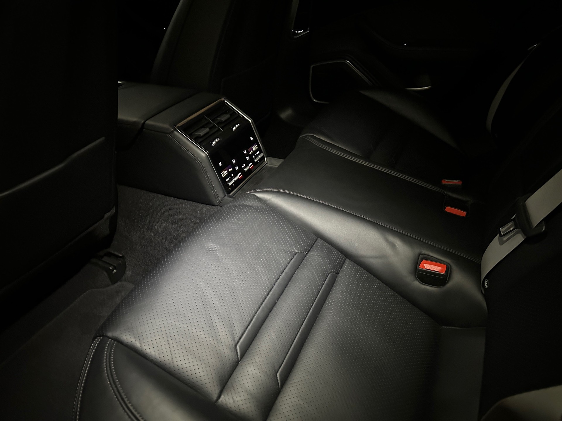 PORSCHE Panamera 4S Sport Turismo PDK*CH Fahrzeug*Schiebedach*Sportauspuff*Soft Close*-image-11