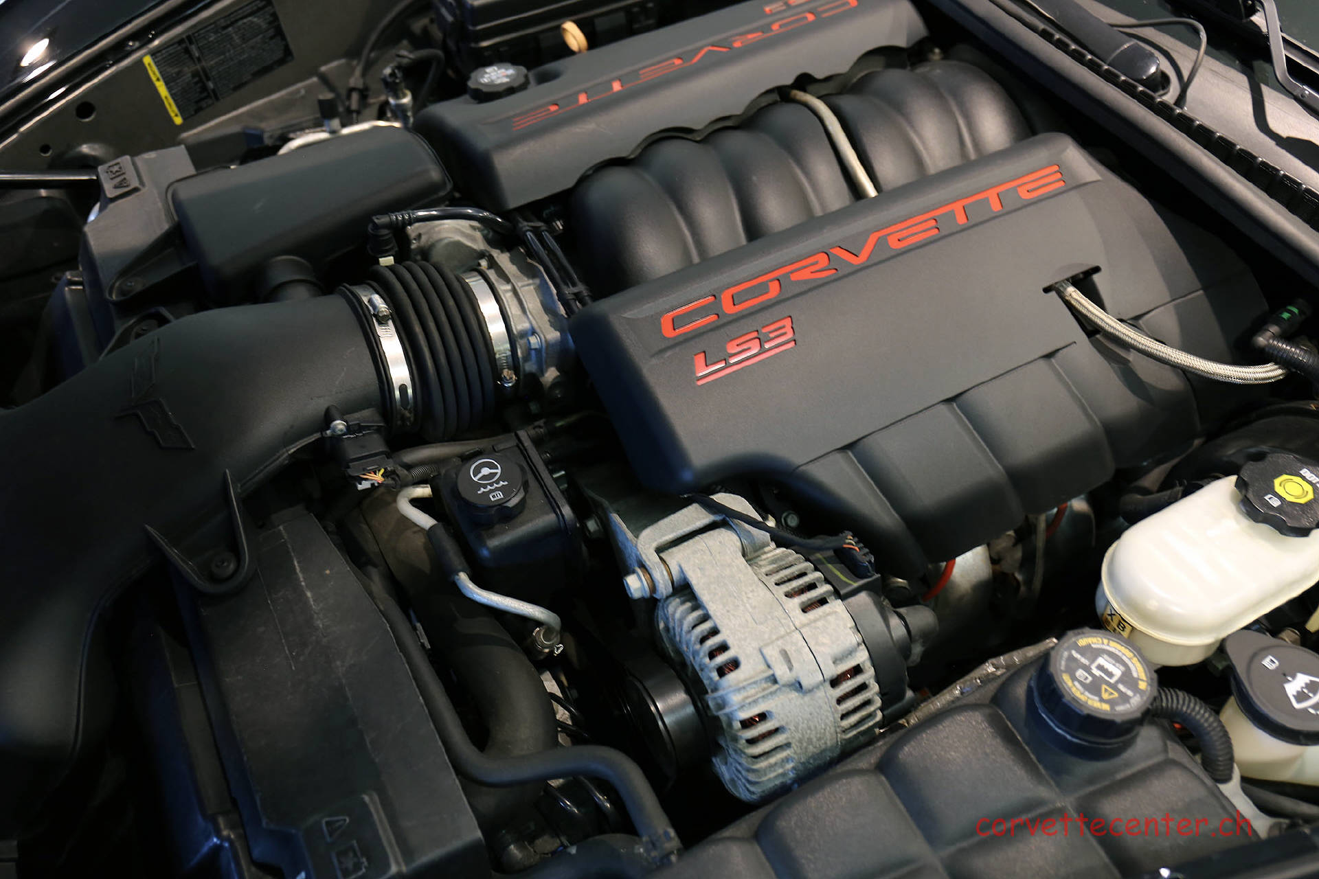 CHEVROLET Corvette Convertible 6.2 V8-image-11