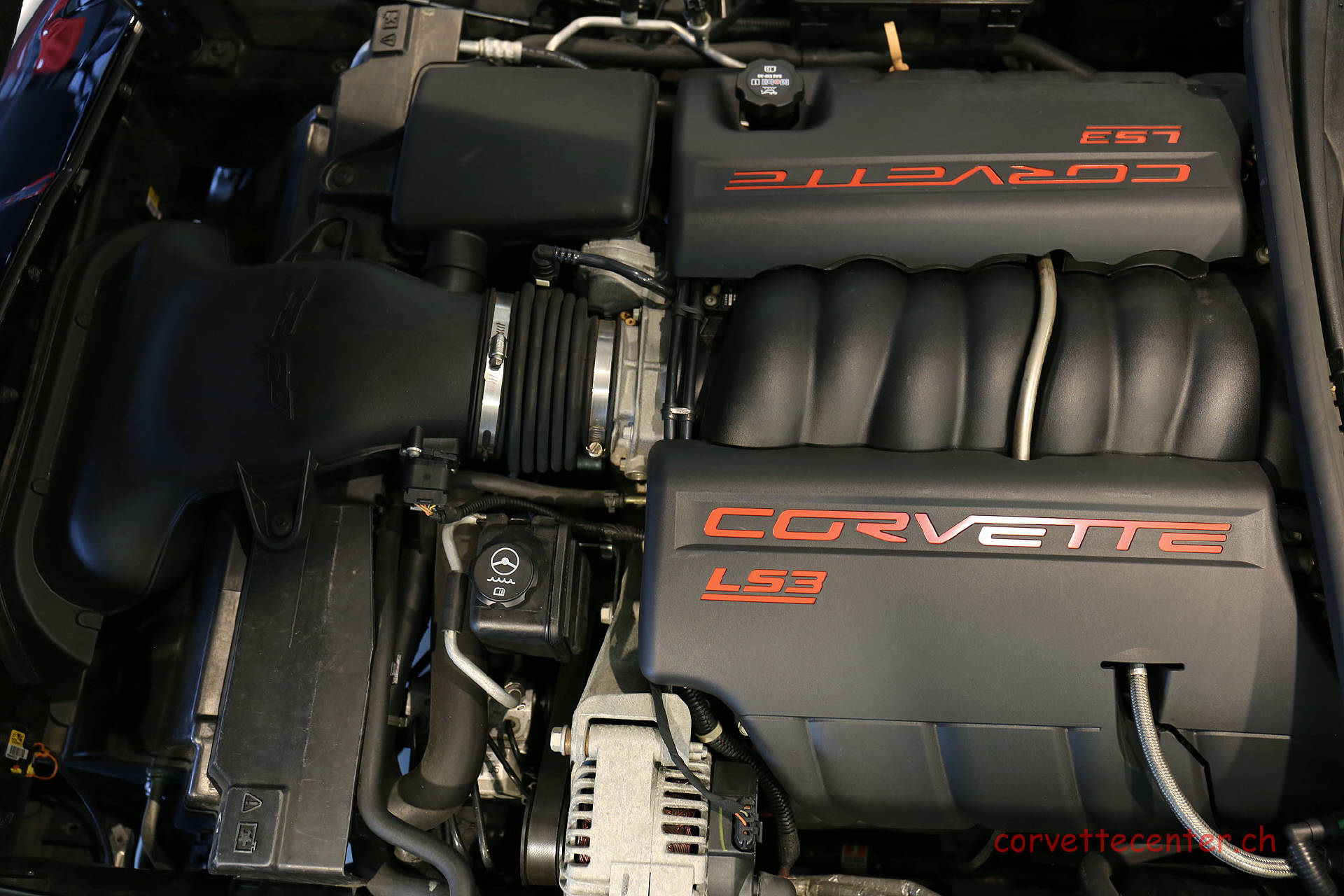 CHEVROLET Corvette Convertible 6.2 V8-image-12