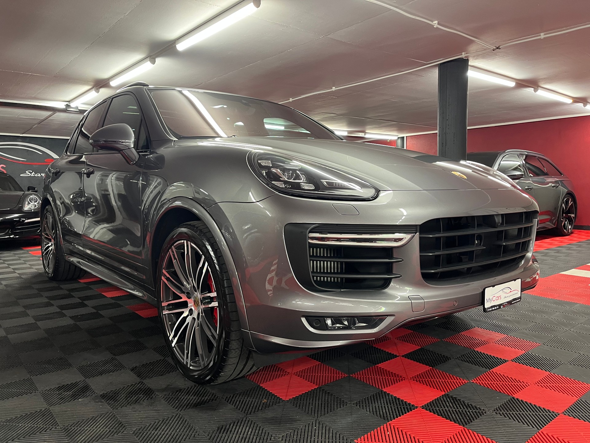 PORSCHE Cayenne GTS