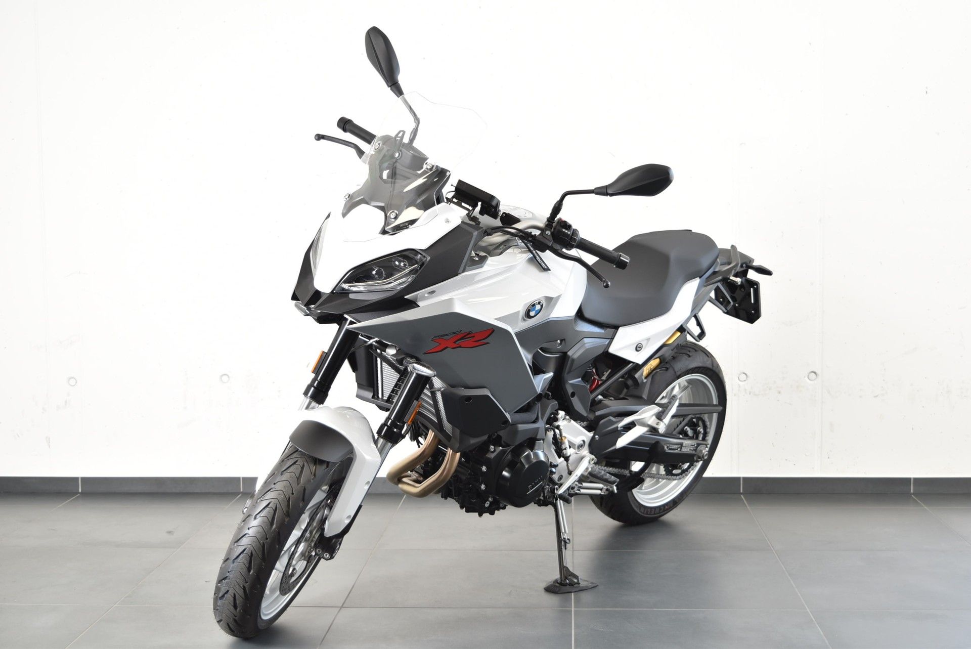 BMW F 900 XR-image-1