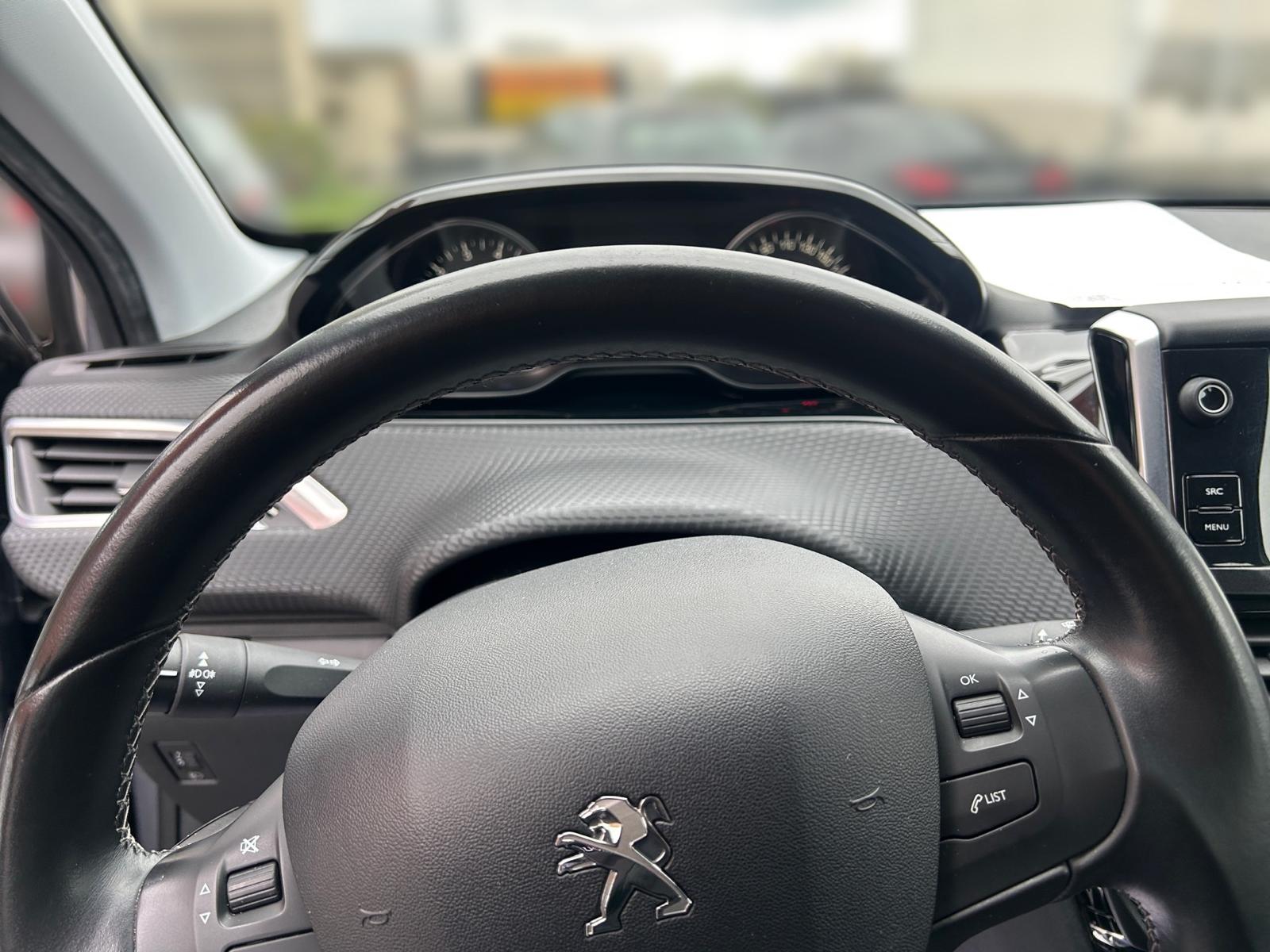 PEUGEOT 2008 1.2 PureTech Active-image-5