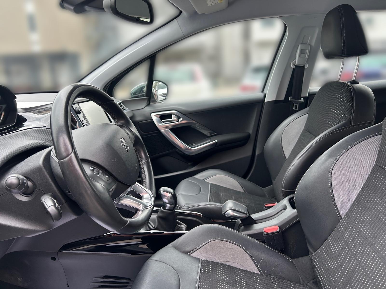 PEUGEOT 2008 1.2 PureTech Active-image-7