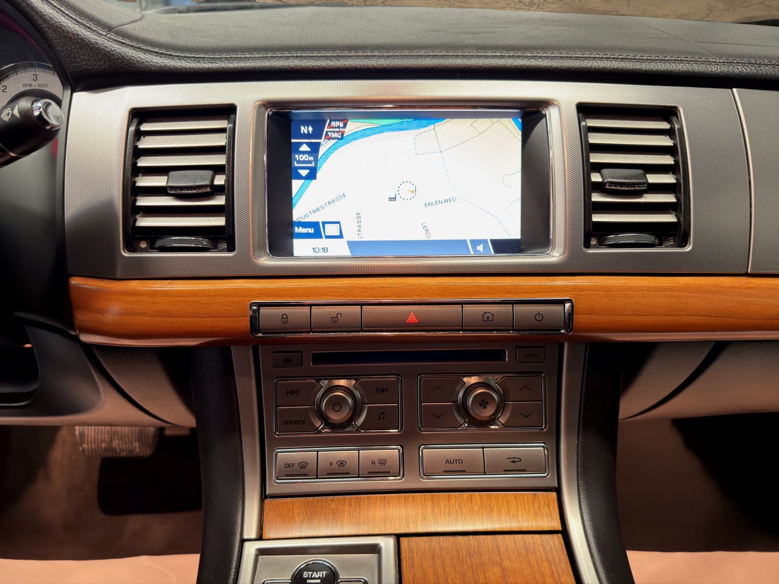 JAGUAR XF 2.7d V6 Luxury-image-10