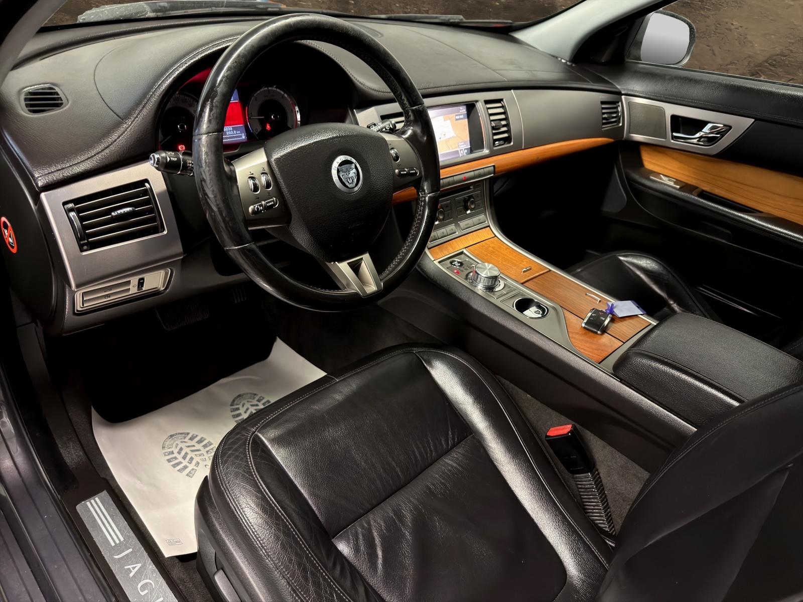 JAGUAR XF 2.7d V6 Luxury-image-7