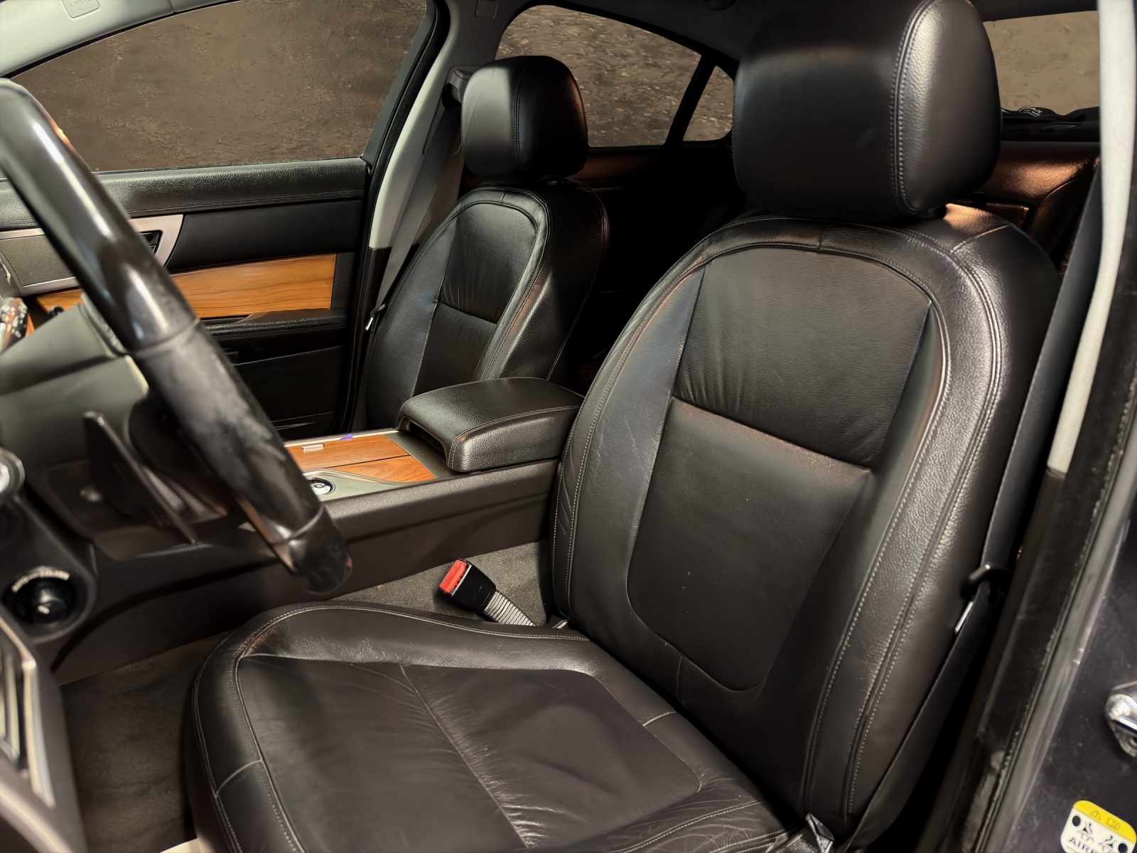 JAGUAR XF 2.7d V6 Luxury-image-8