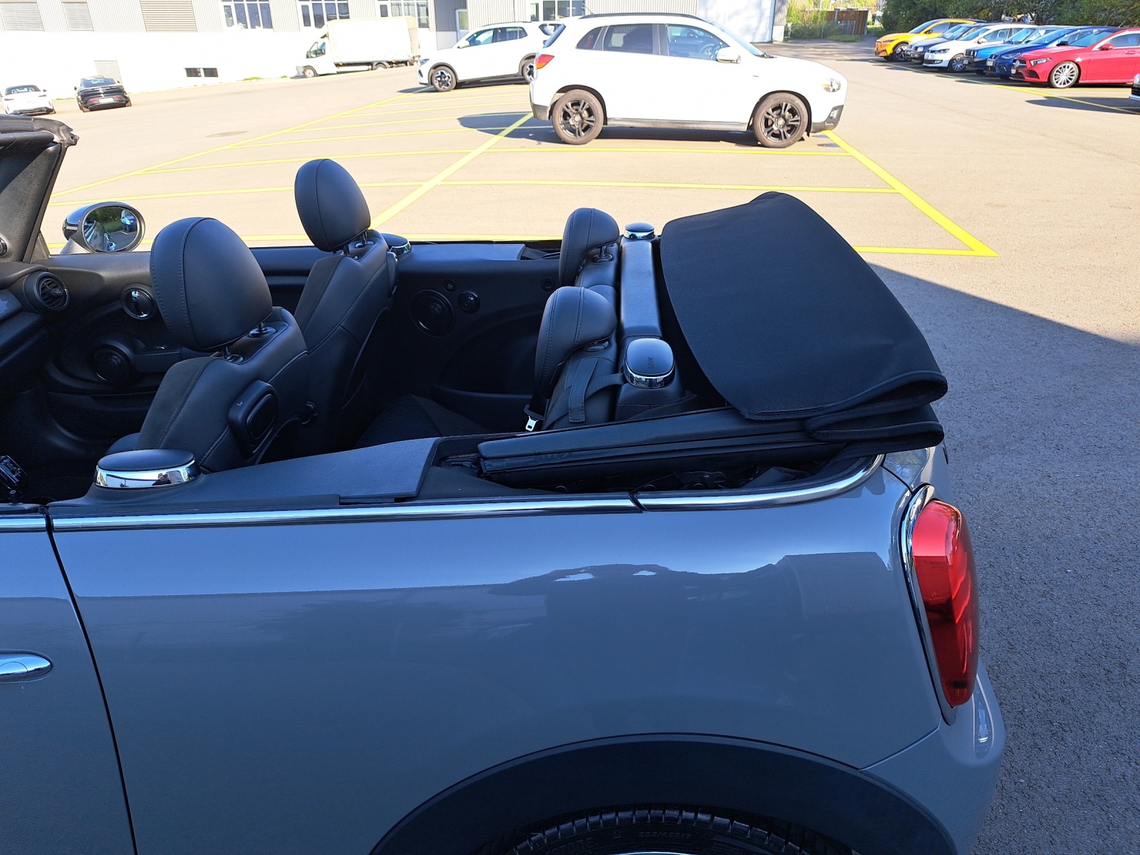 MINI Cabrio F57 1.5i Cooper-image-21