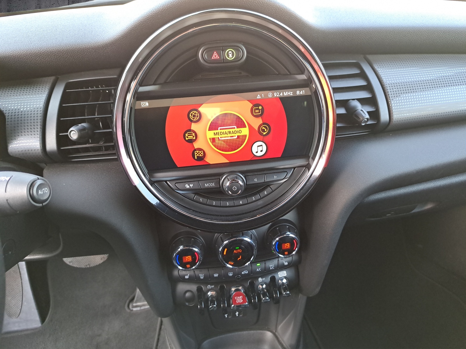 MINI Cabrio F57 1.5i Cooper-image-13