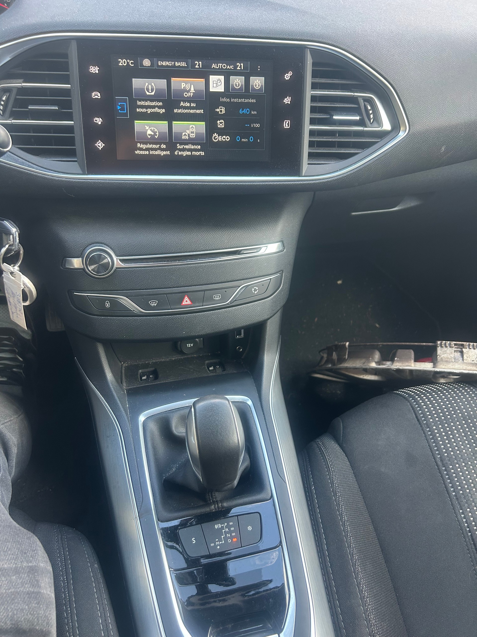 PEUGEOT 308 SW 1.2 THP Féline Automatic-image-7