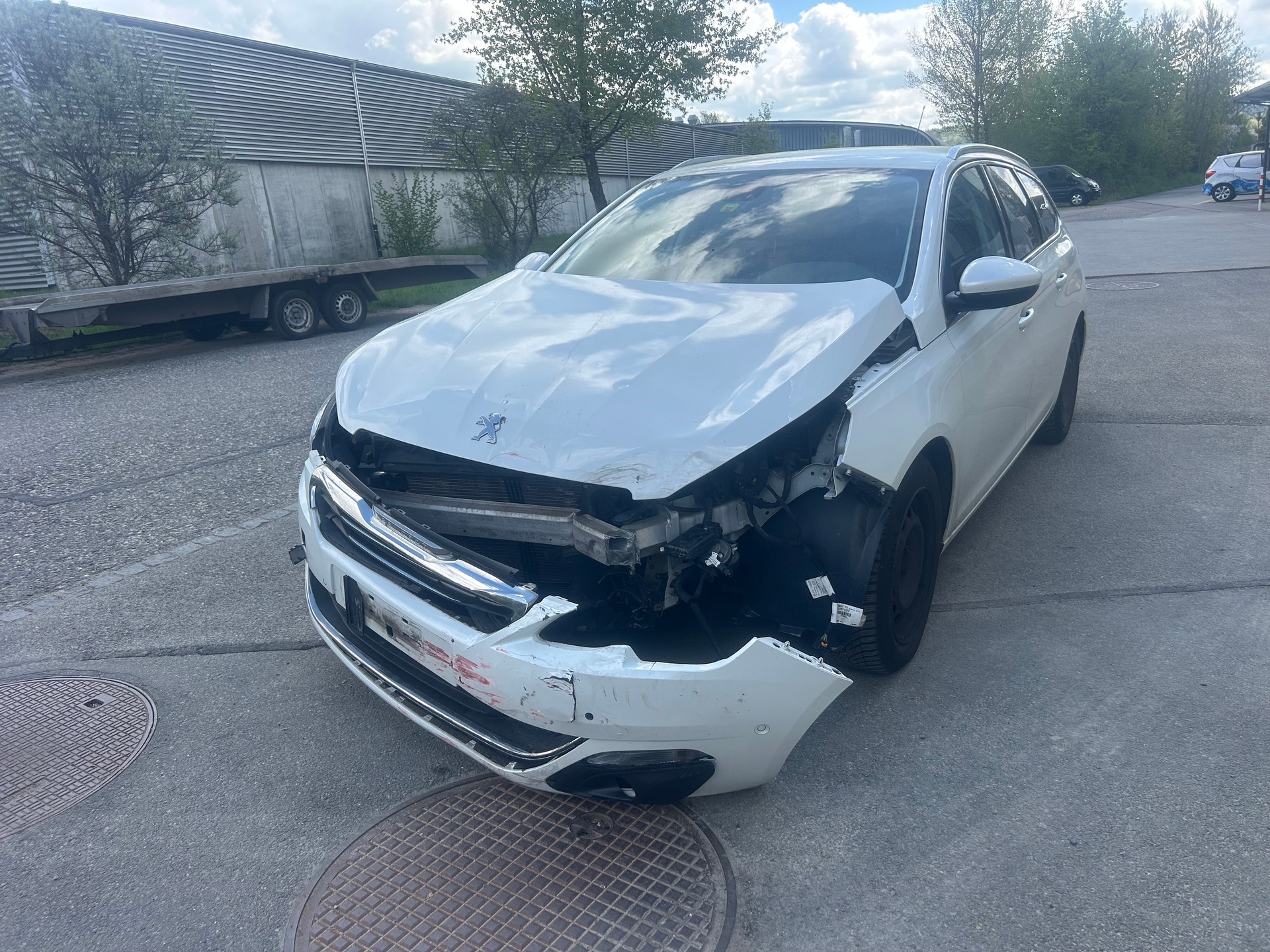 PEUGEOT 308 SW 1.2 THP Féline Automatic-image-1