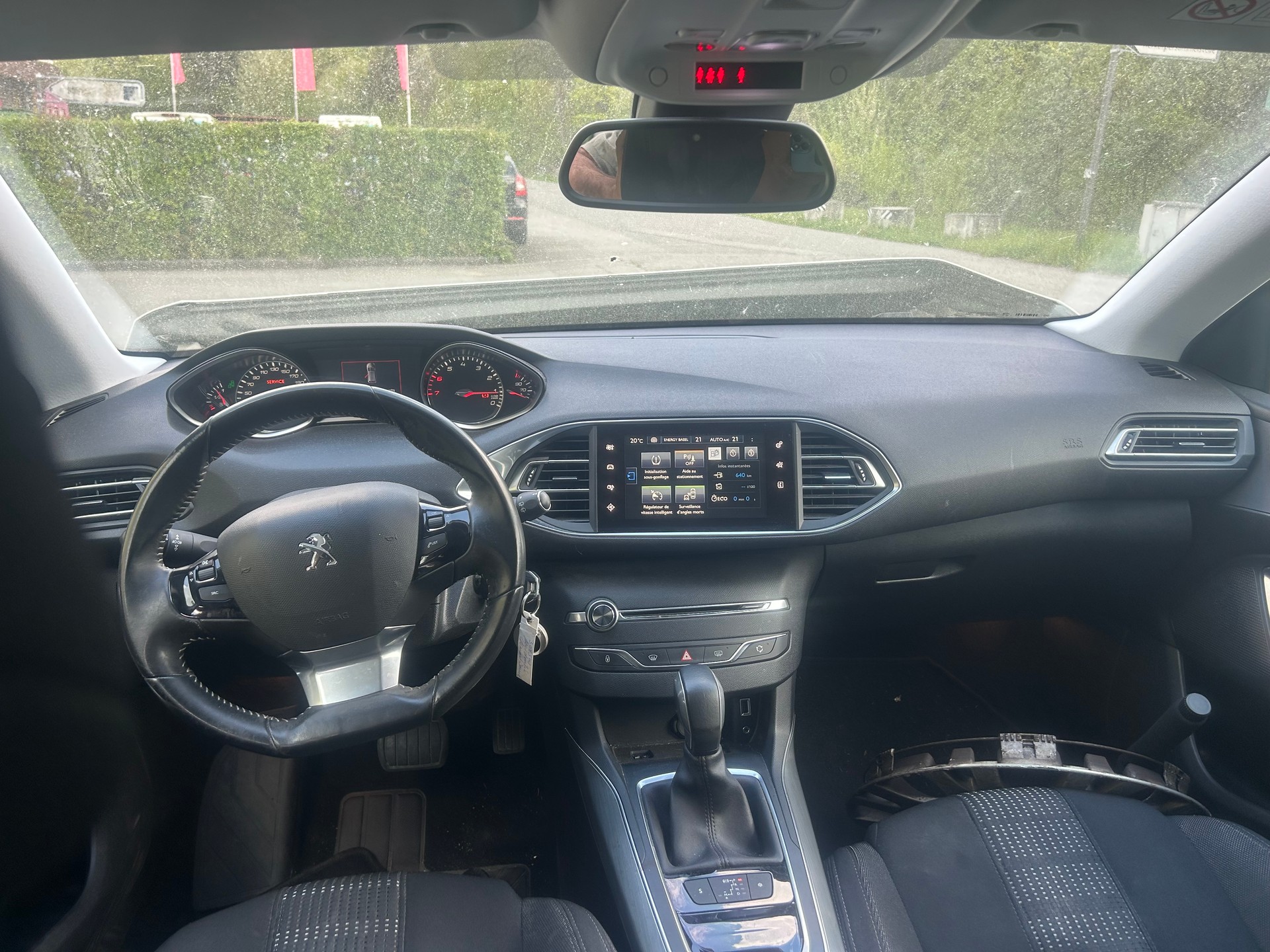 PEUGEOT 308 SW 1.2 THP Féline Automatic-image-4