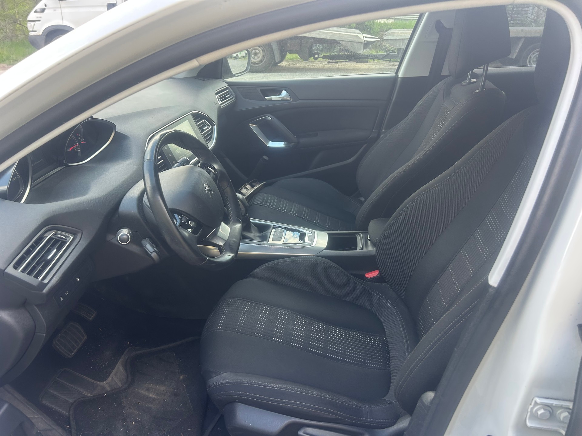 PEUGEOT 308 SW 1.2 THP Féline Automatic-image-5