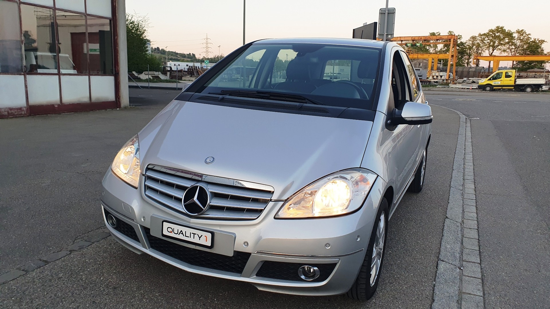 MERCEDES-BENZ A 180 Avantgarde Selection Autotronic-image-5